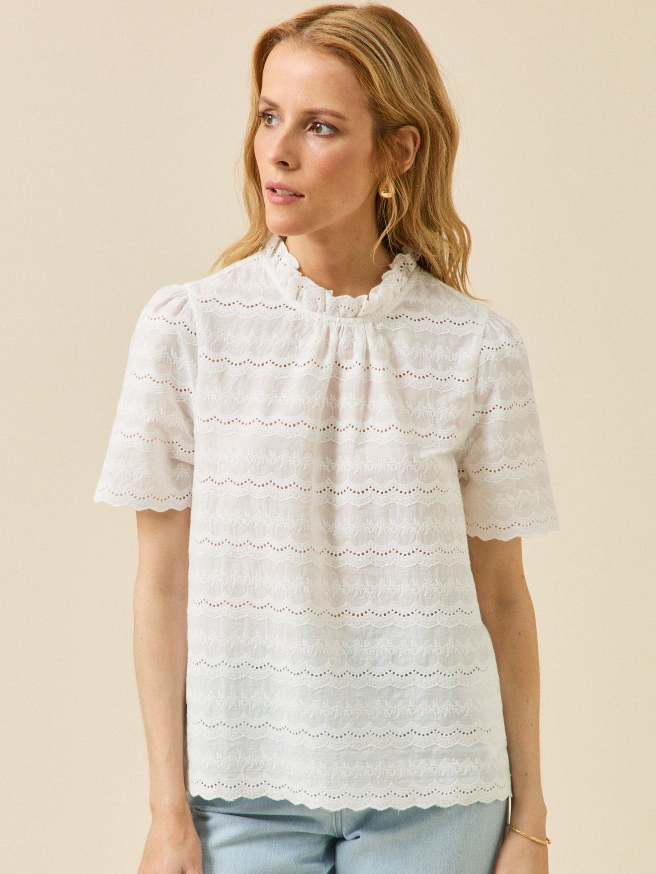 Top broderie anglaise col volanté femme