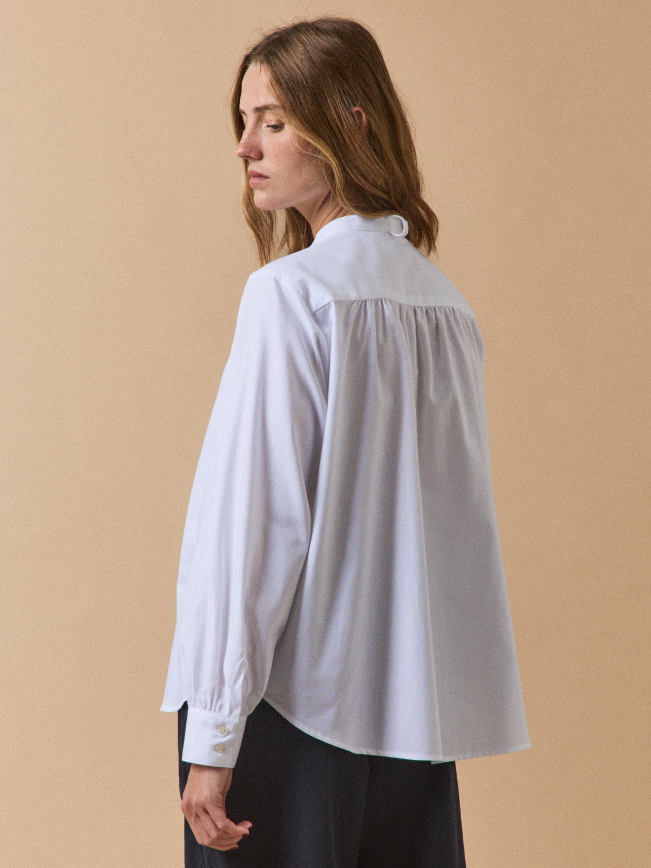 Women's organic cotton Oxford shirt with tie neckline