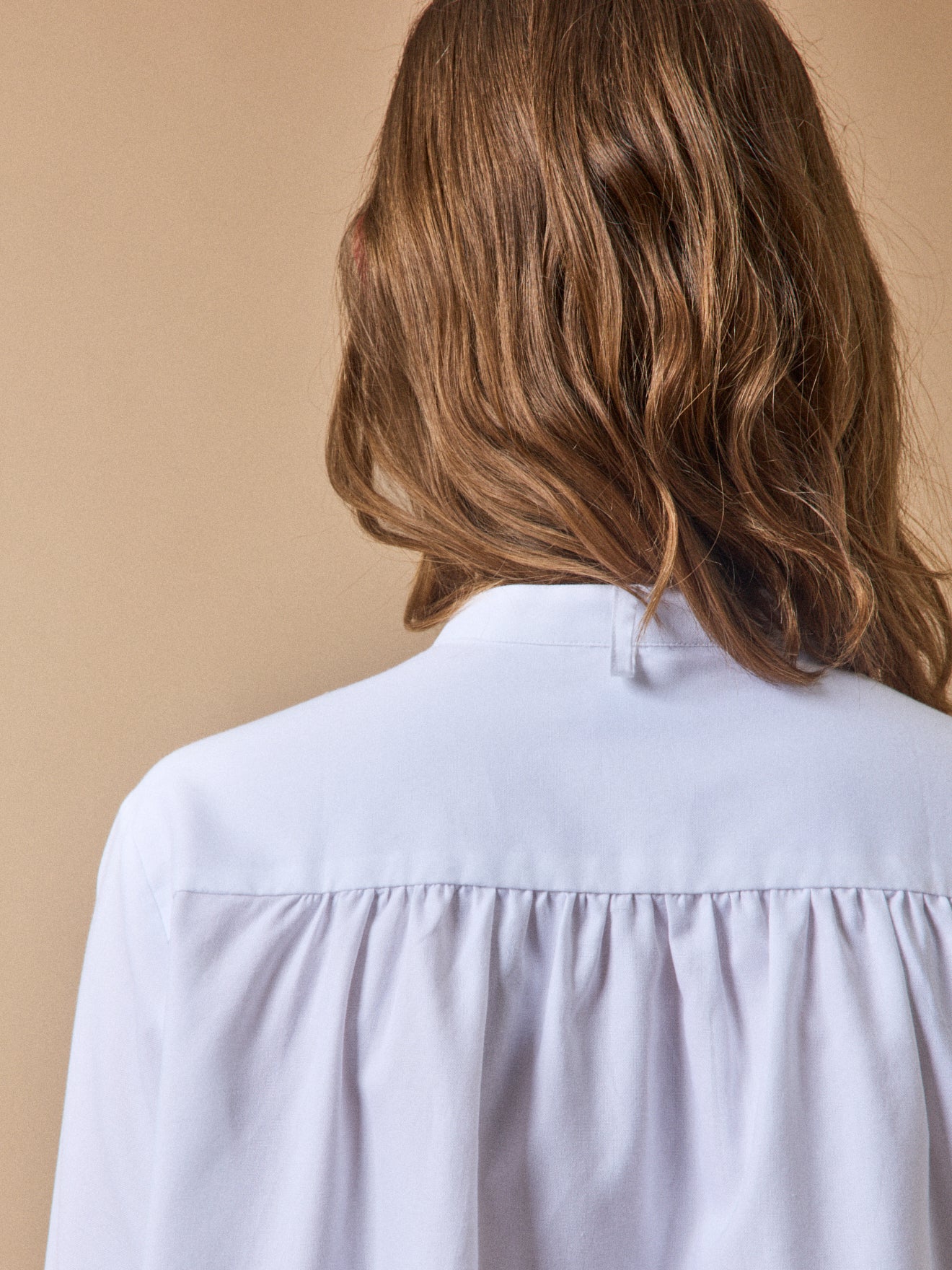 Women's organic cotton Oxford shirt with tie neckline