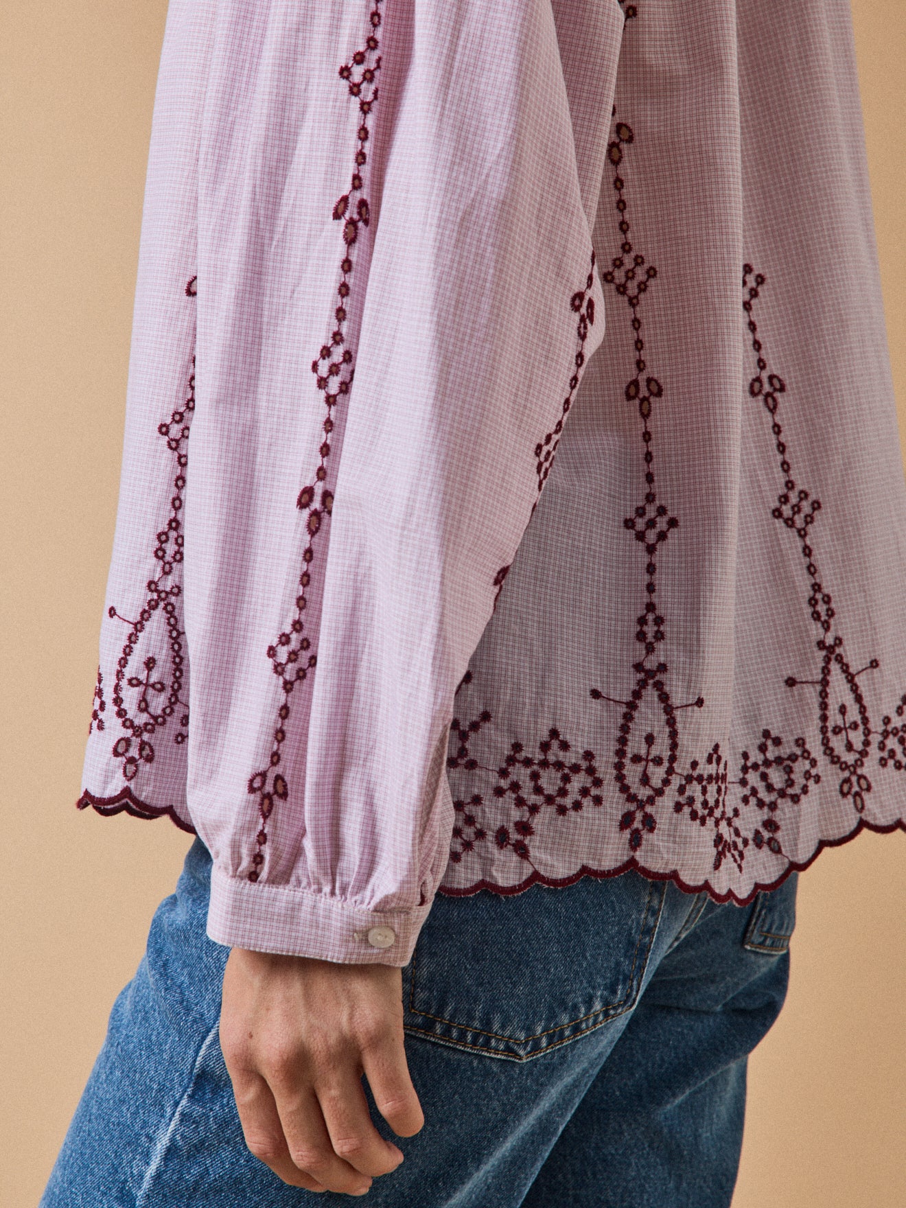 Women's contrasting embroidery cotton blouse