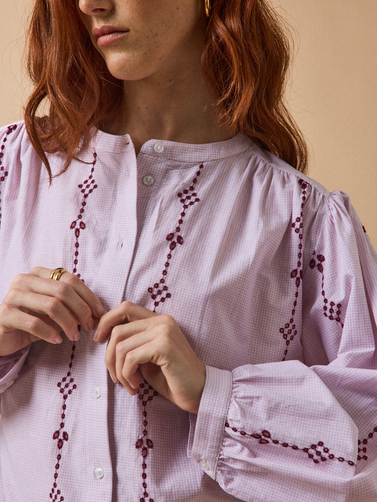 Women's contrasting embroidery cotton blouse