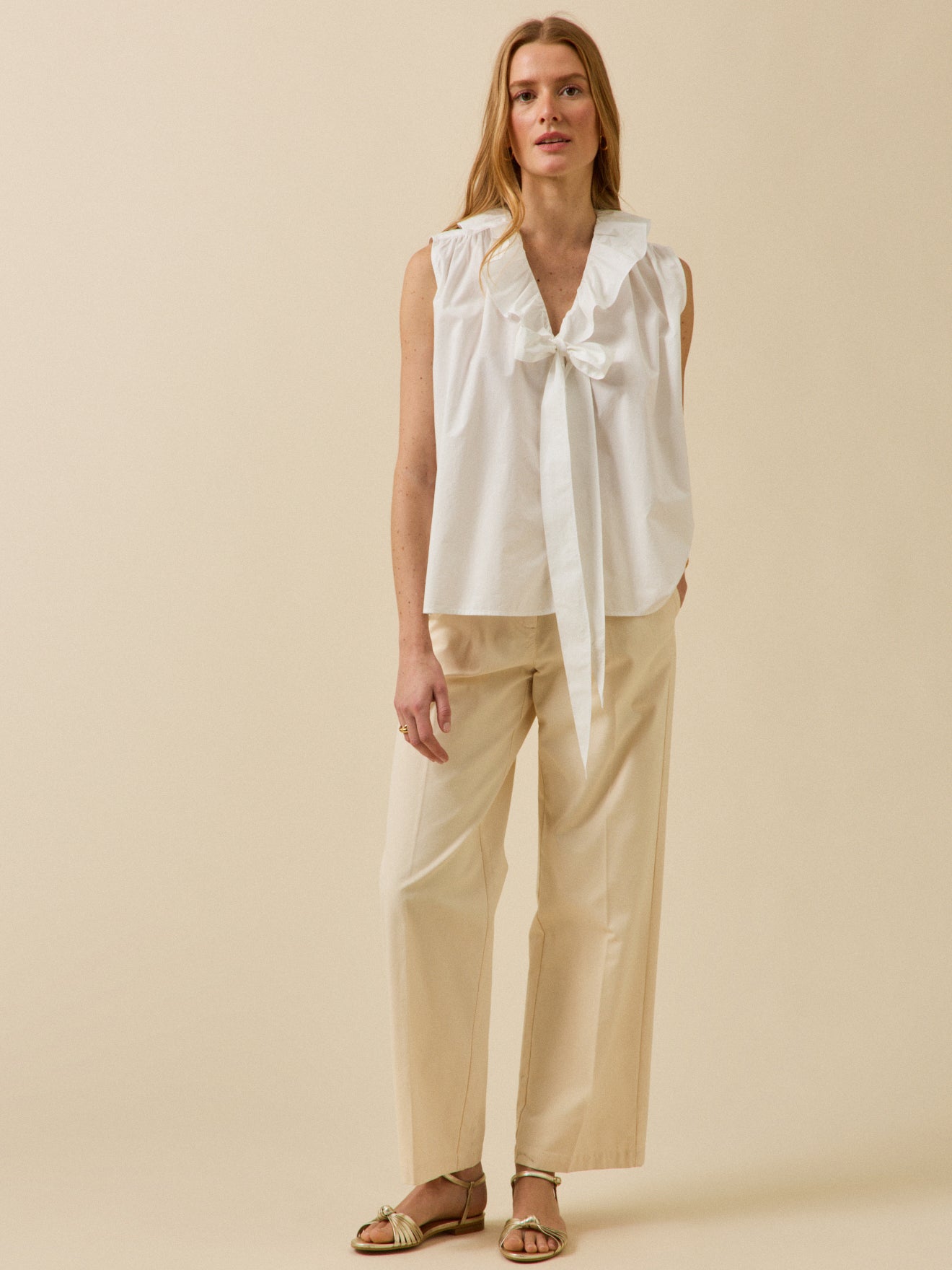 Women's organic cotton sleeveless top with ruffles