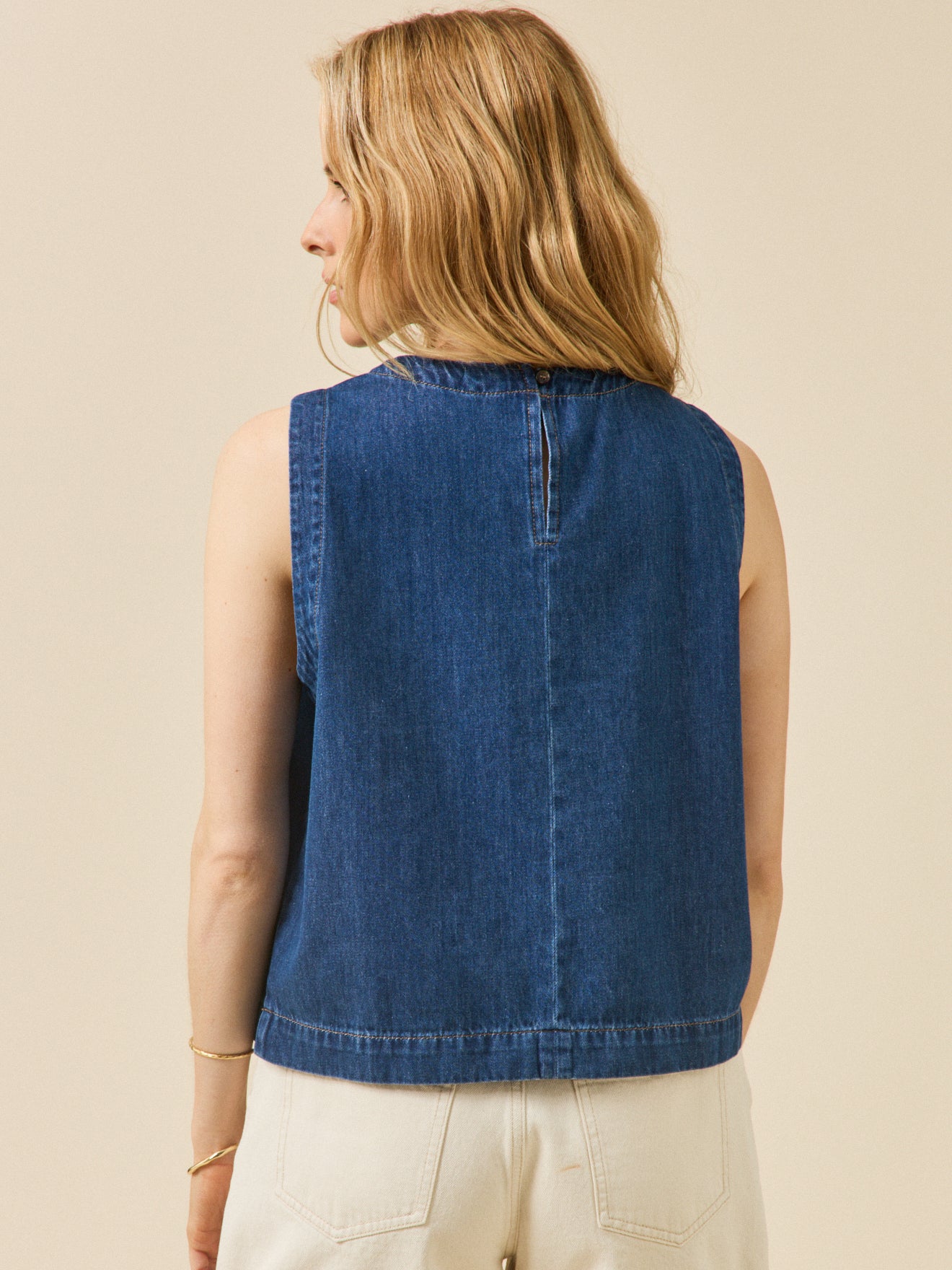 Women's sleeveless organic cotton top