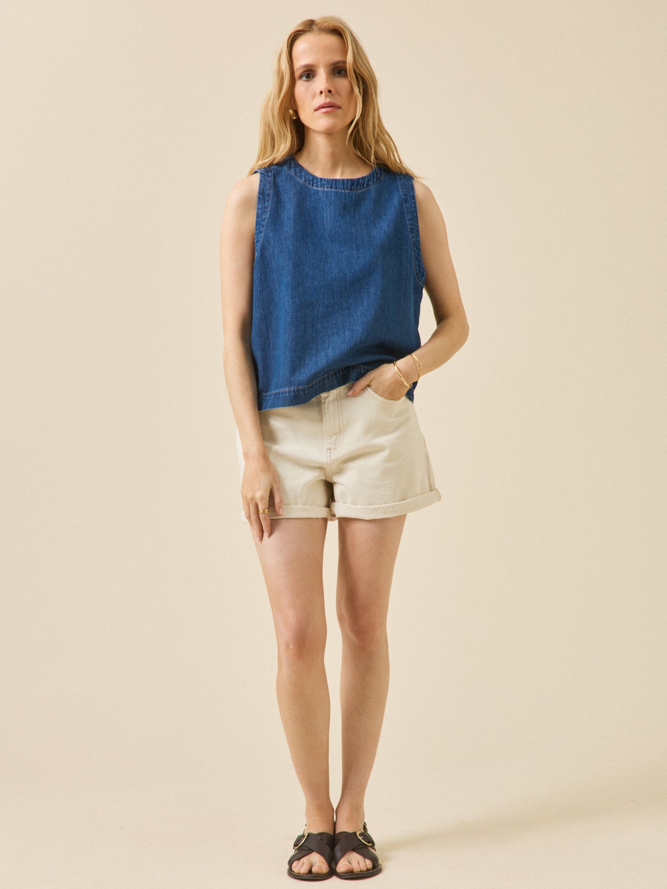 Women's sleeveless organic cotton top