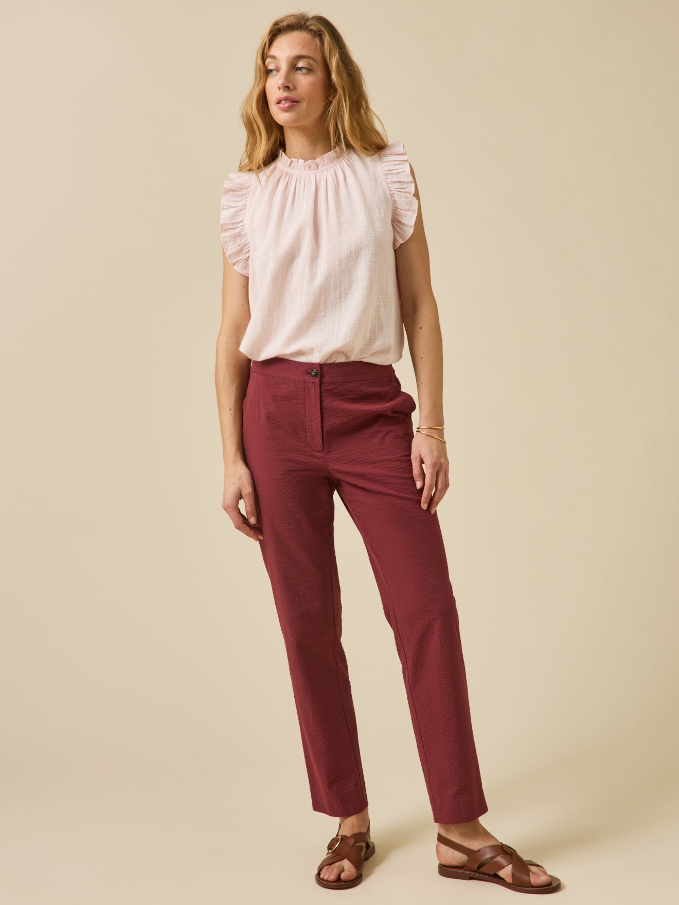 Women's sleeveless crepe top with ruffles