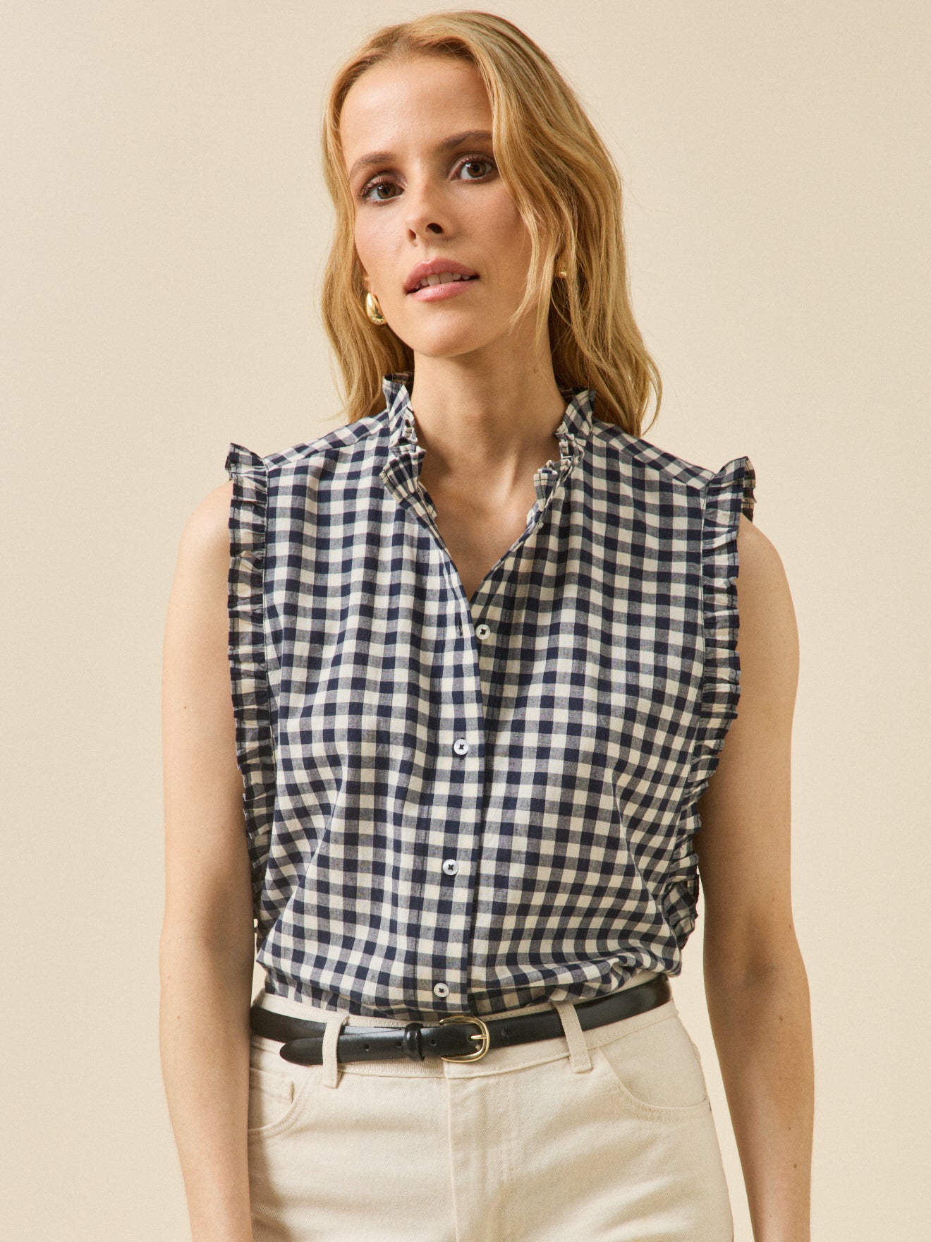 Women's sleeveless ruffled top in gingham checks