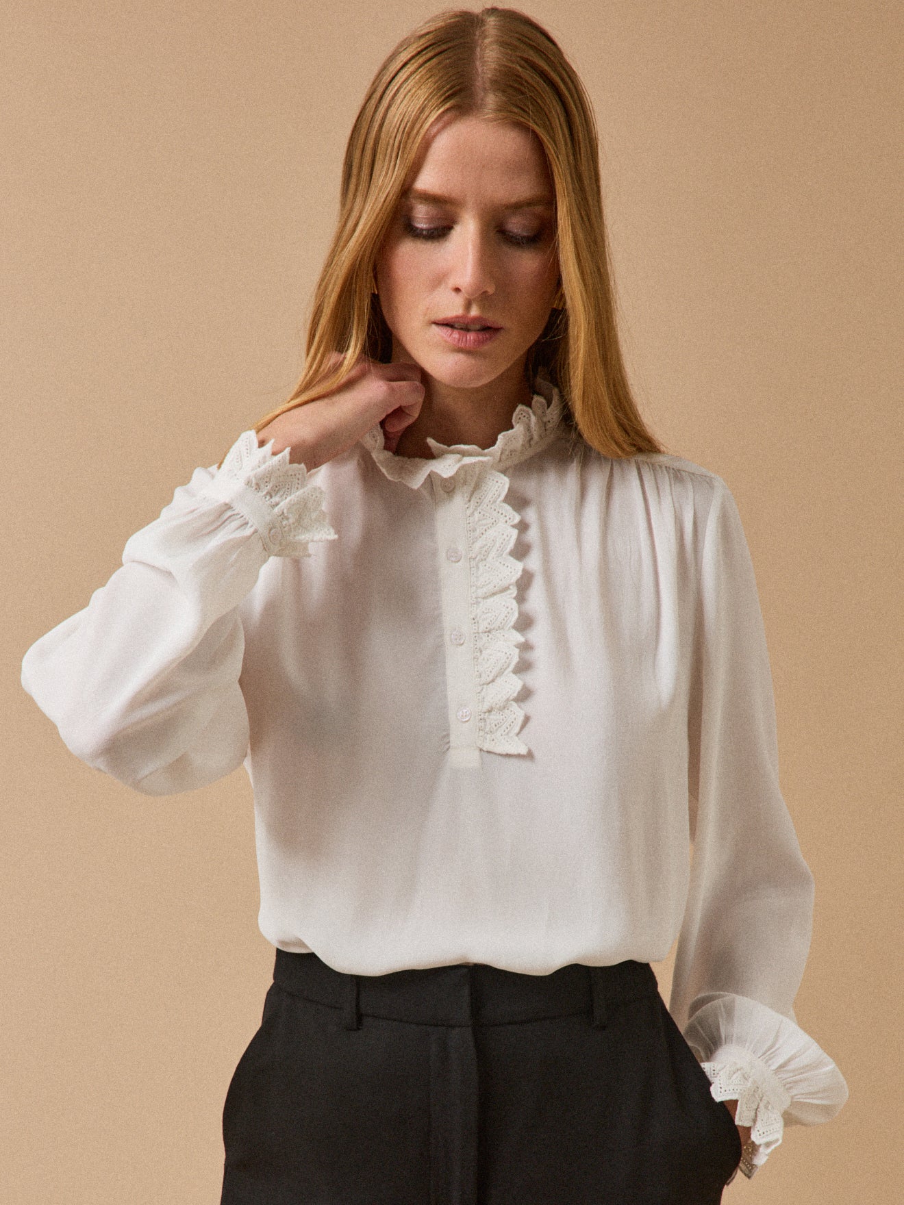 Blouse fluide volants brodés femme