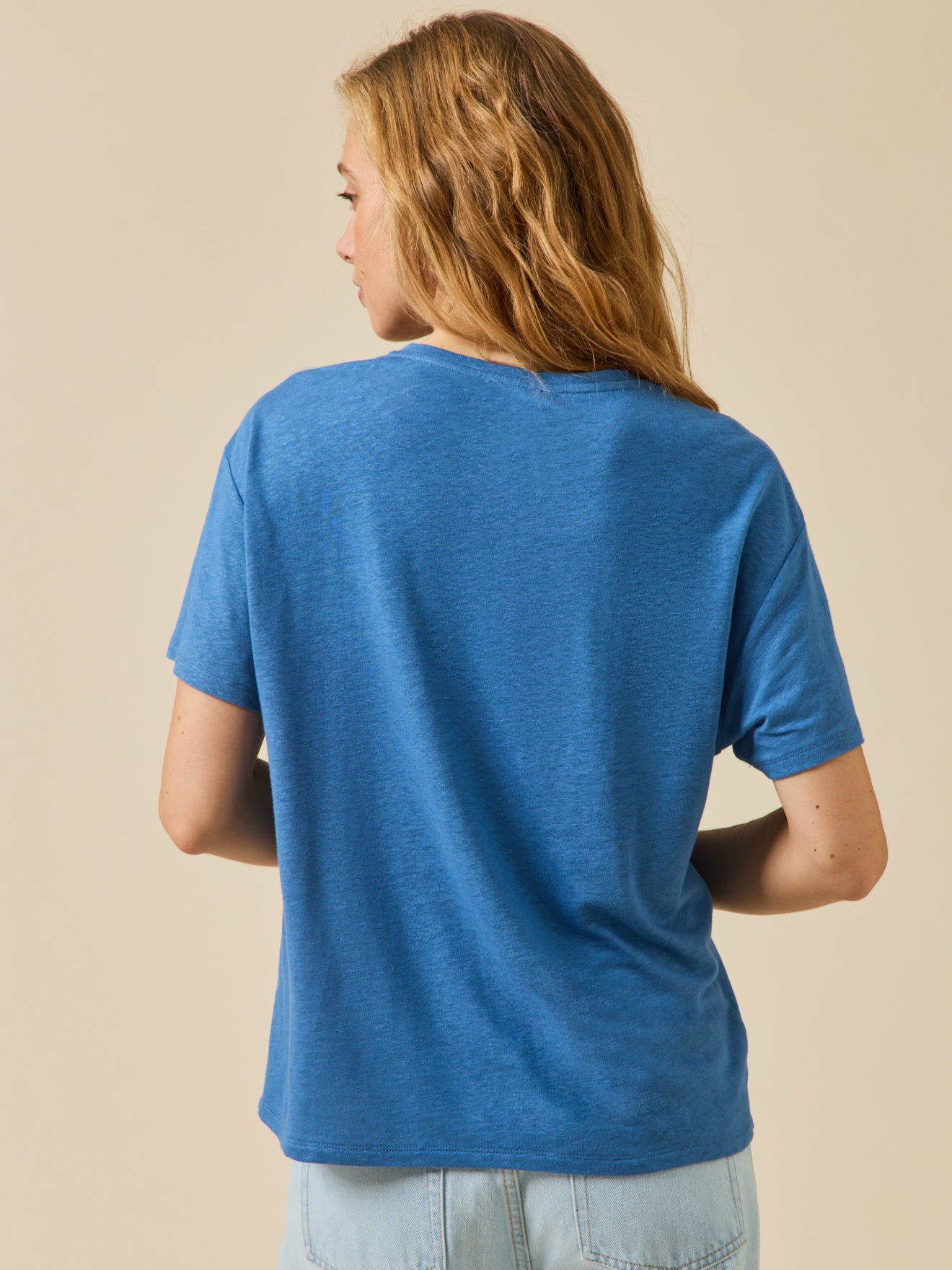 Women's linen and viscose T-shirt with V-neckline