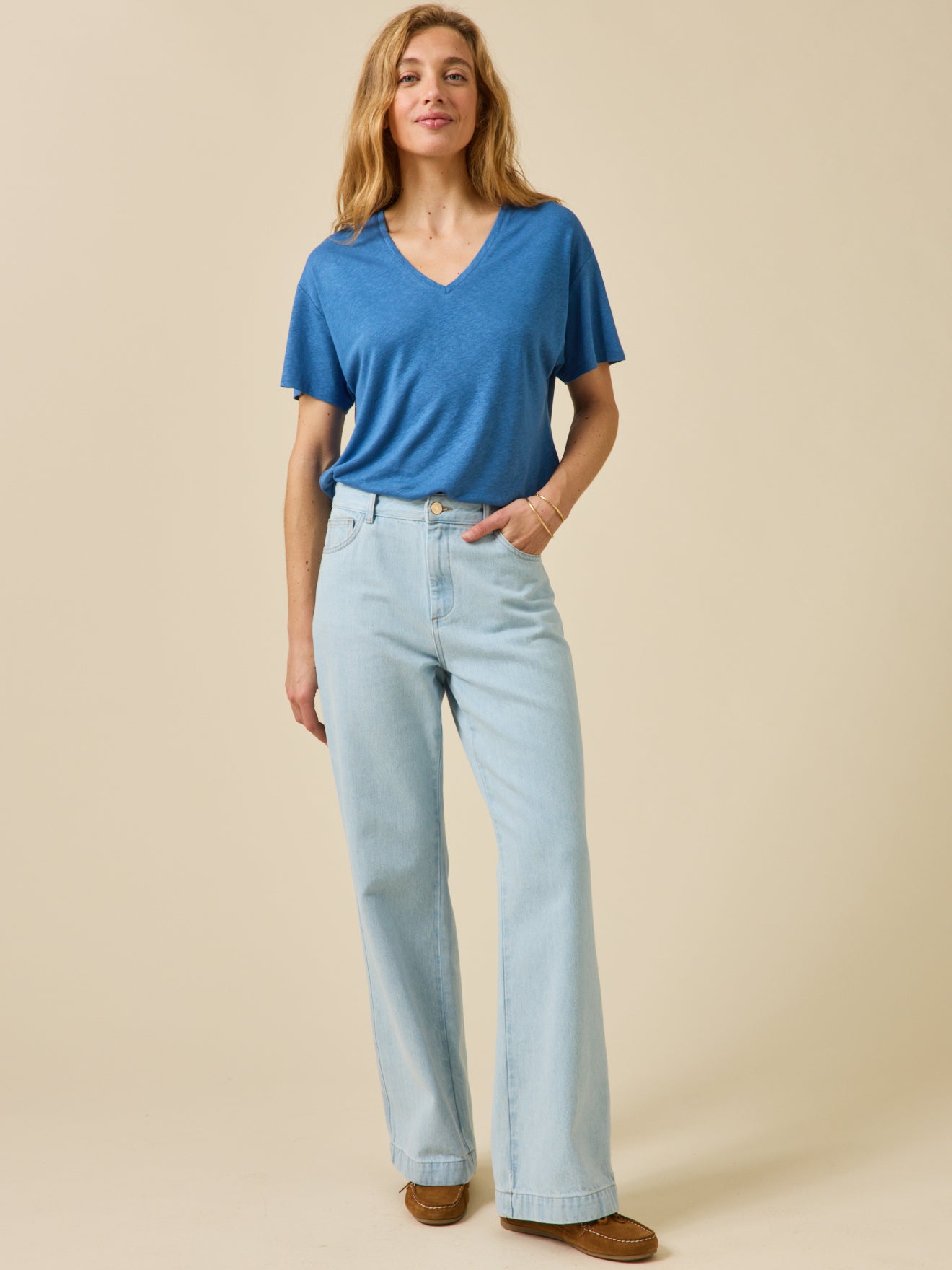 Women's linen and viscose T-shirt with V-neckline