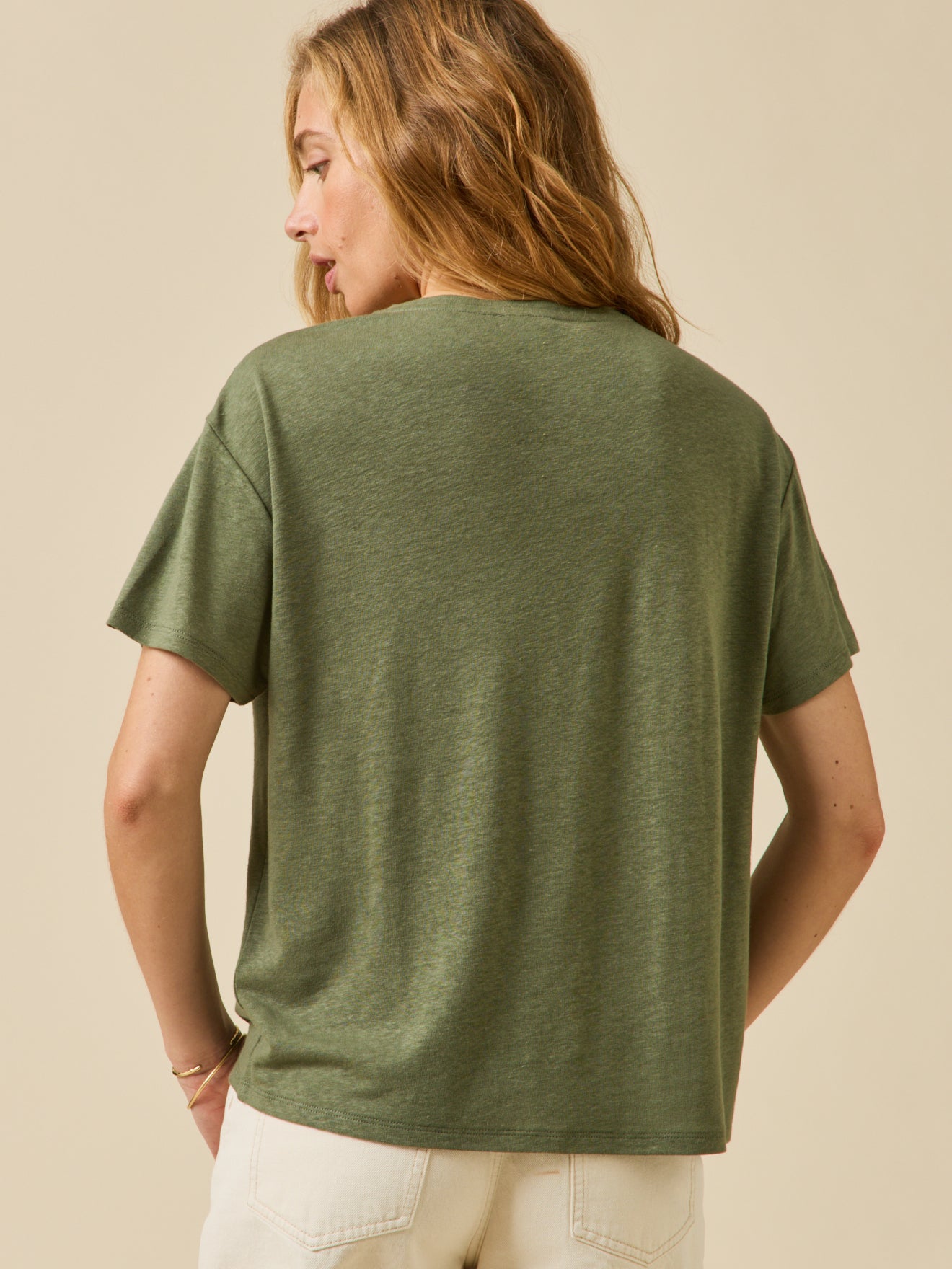 Women's linen and viscose T-shirt with V-neckline