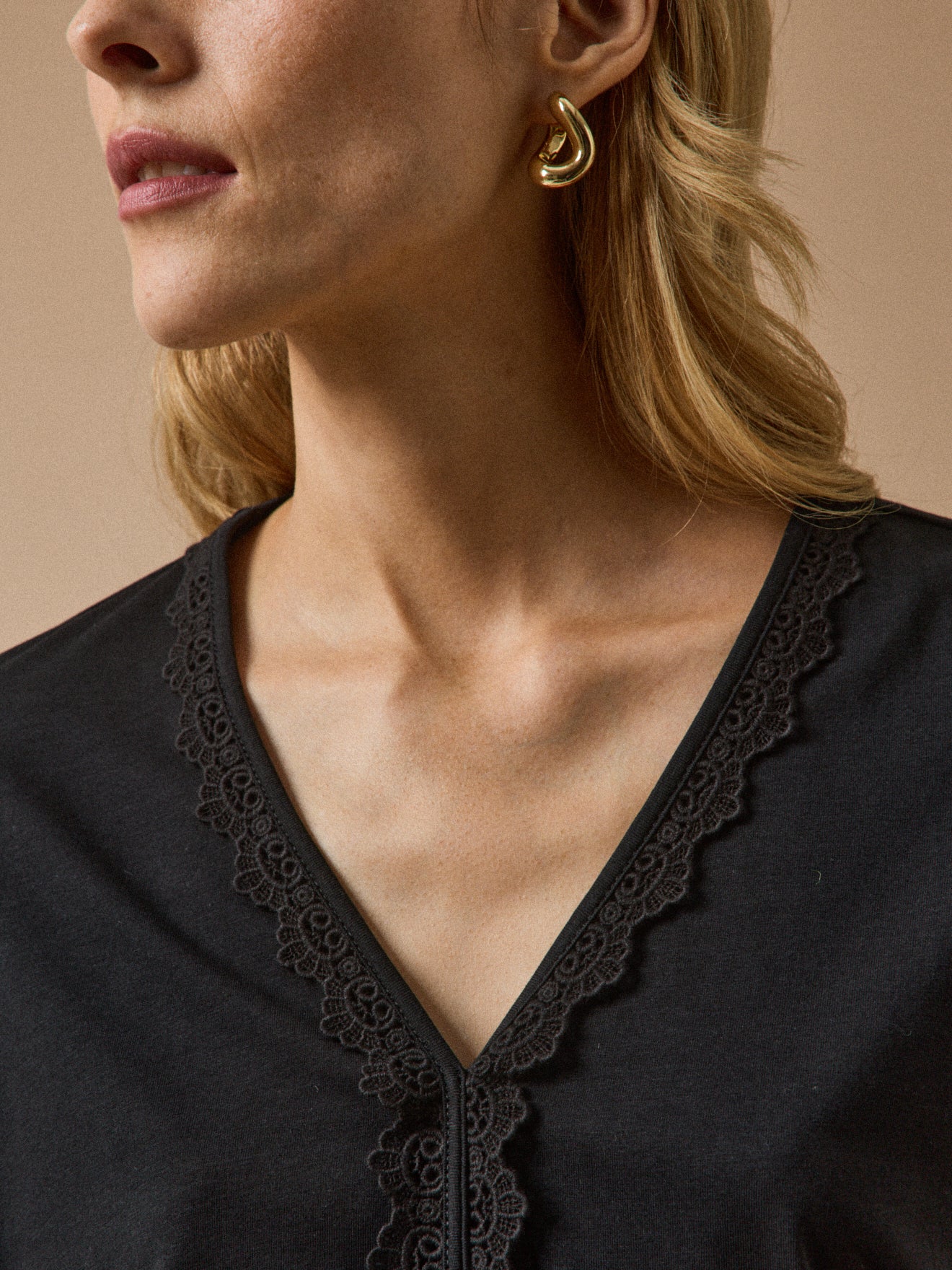 Women's lyocell and cotton V-neck T-shirt with lace