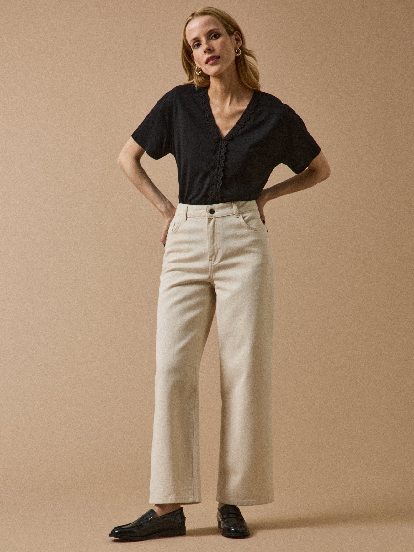 Women's lyocell and cotton V-neck T-shirt with lace