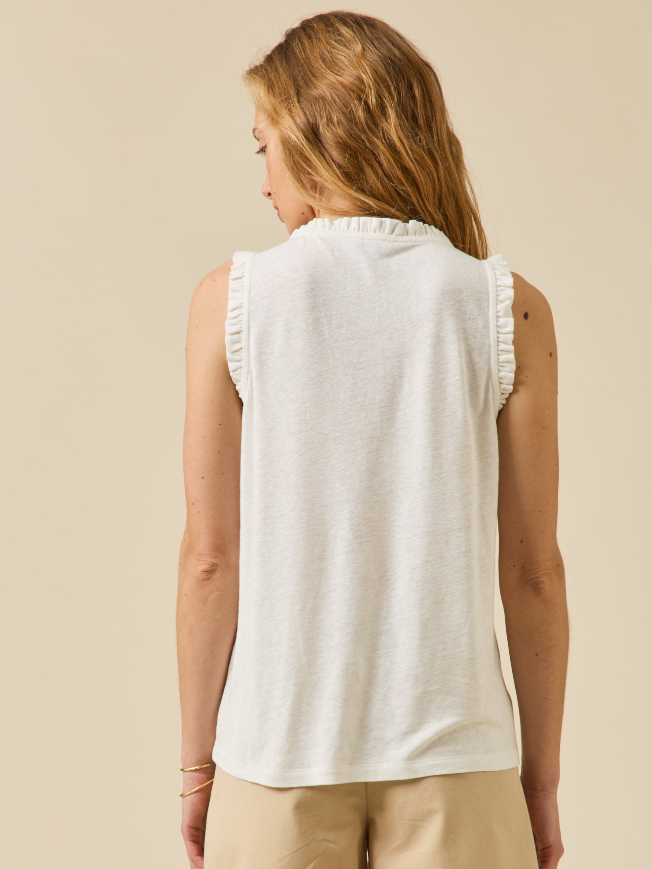 Women's sleeveless linen and viscose top with button front