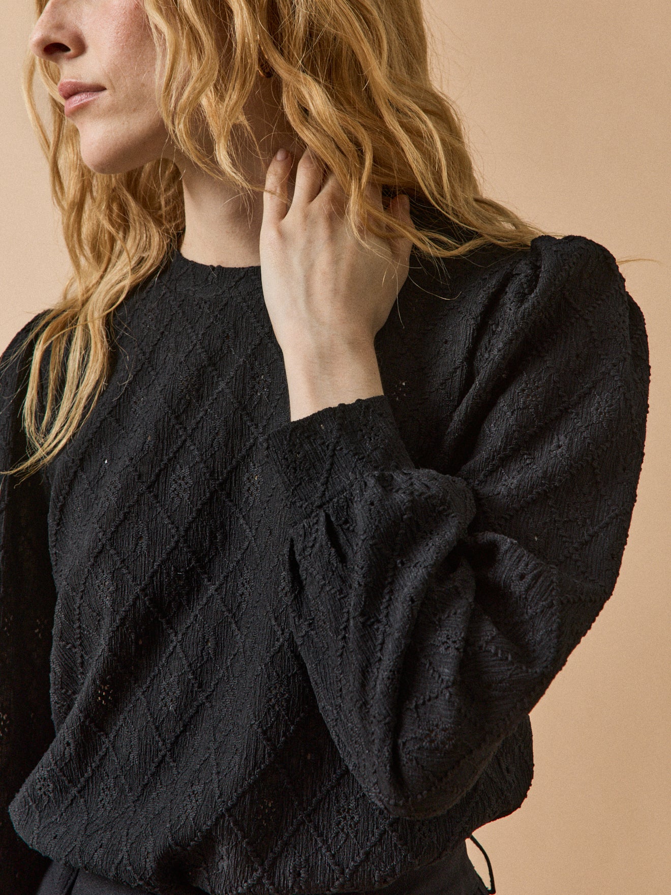 Women's jacquard T-shirt with puffy sleeves