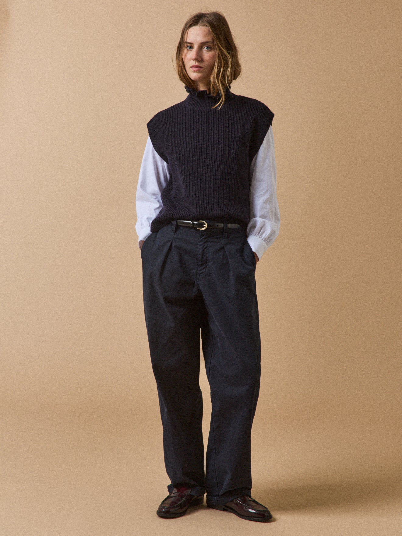 Women's sleeveless sweater with ruffled neckline