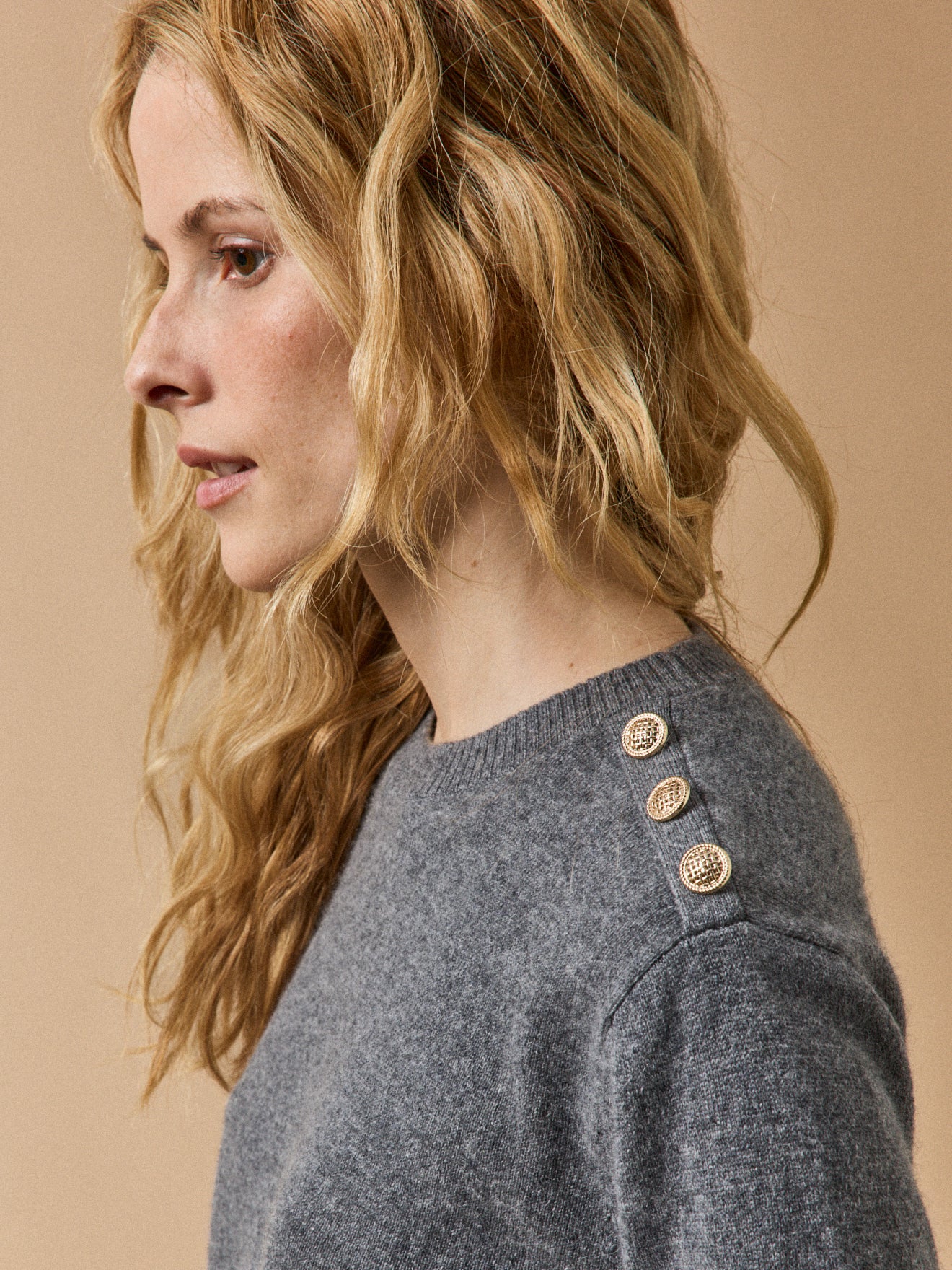 Women's sweater with button shoulders - The Cashmere Collection