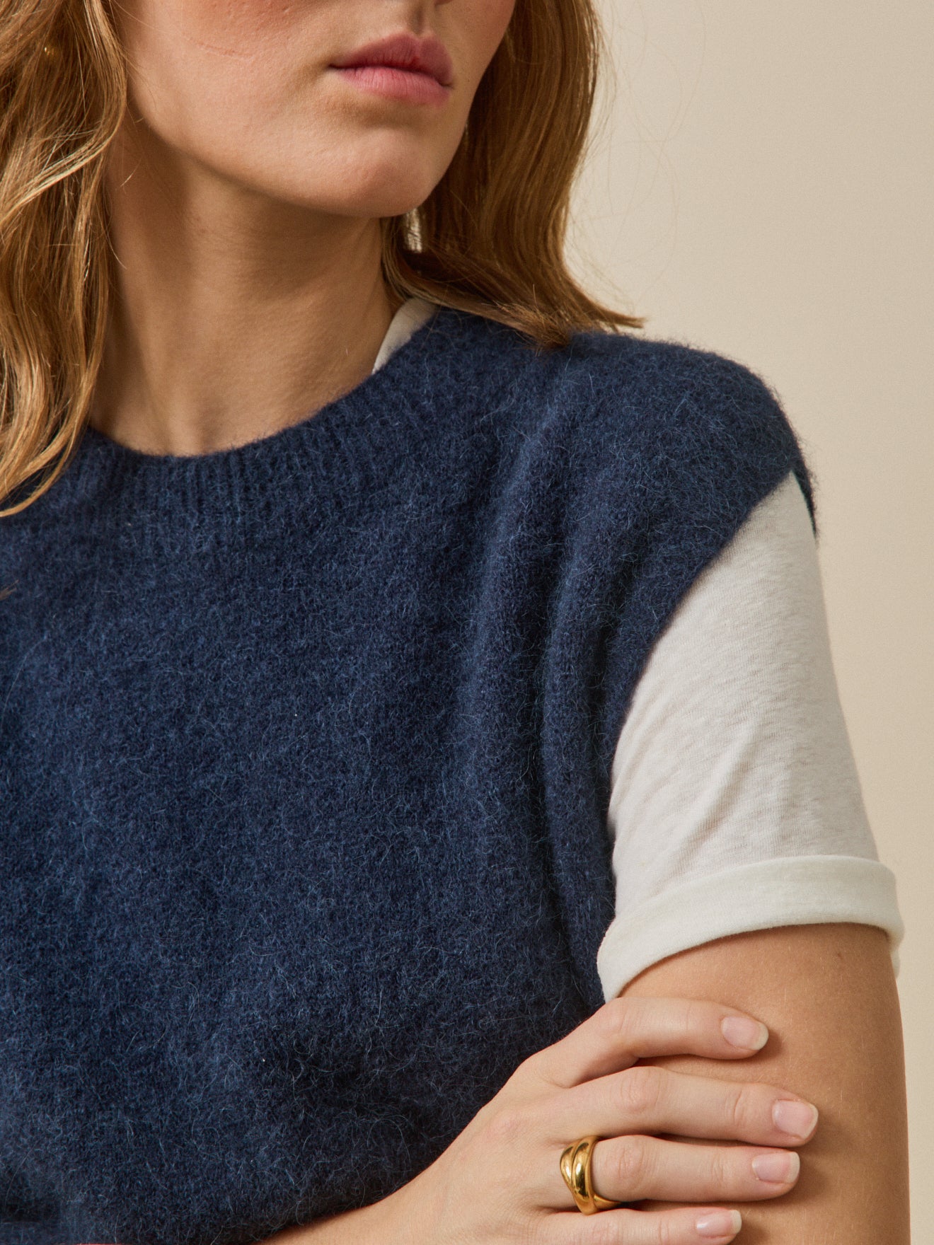 Women's sleeveless sweater in an alpaca blend