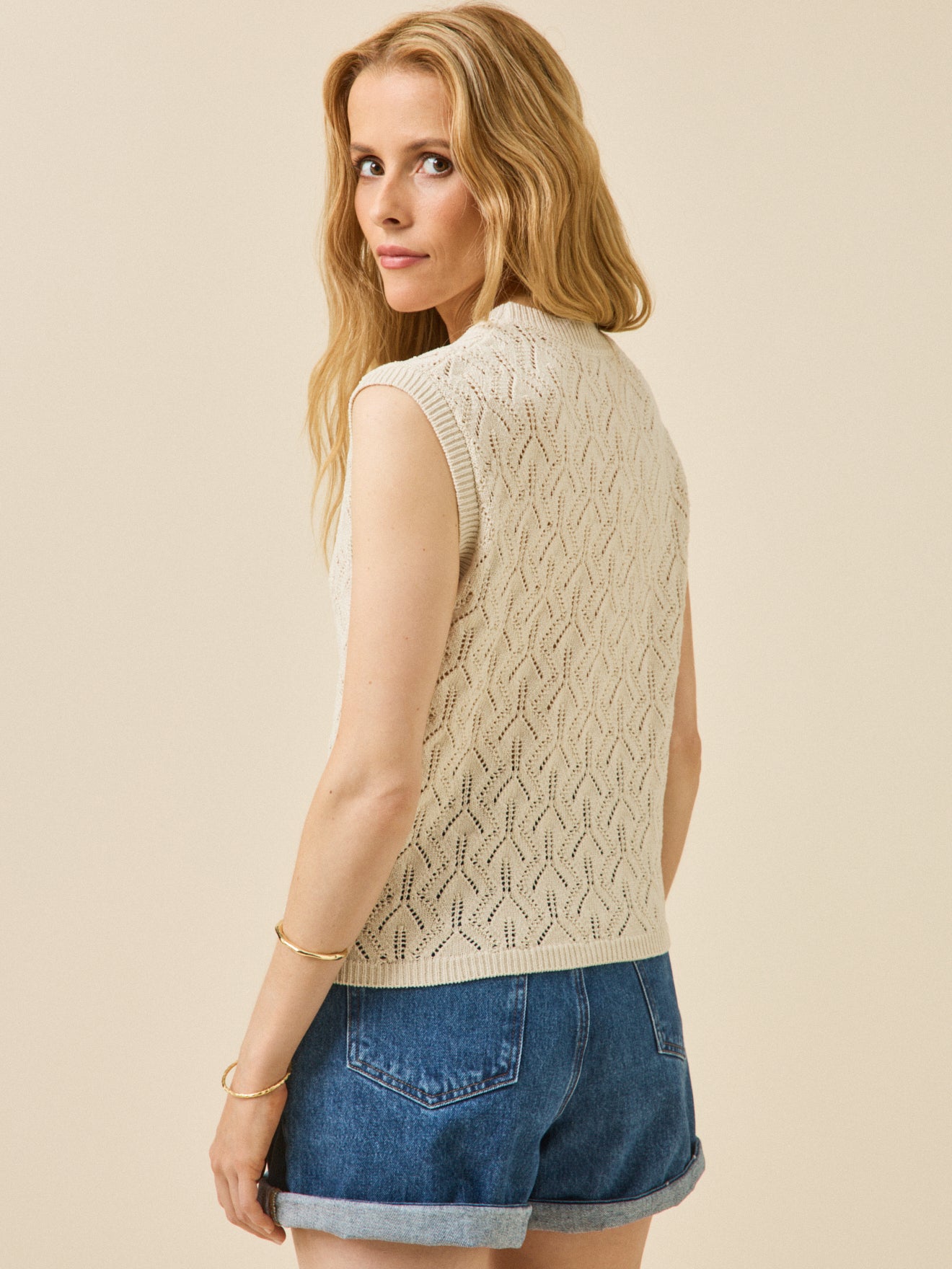Women's sleeveless organic cotton sweater