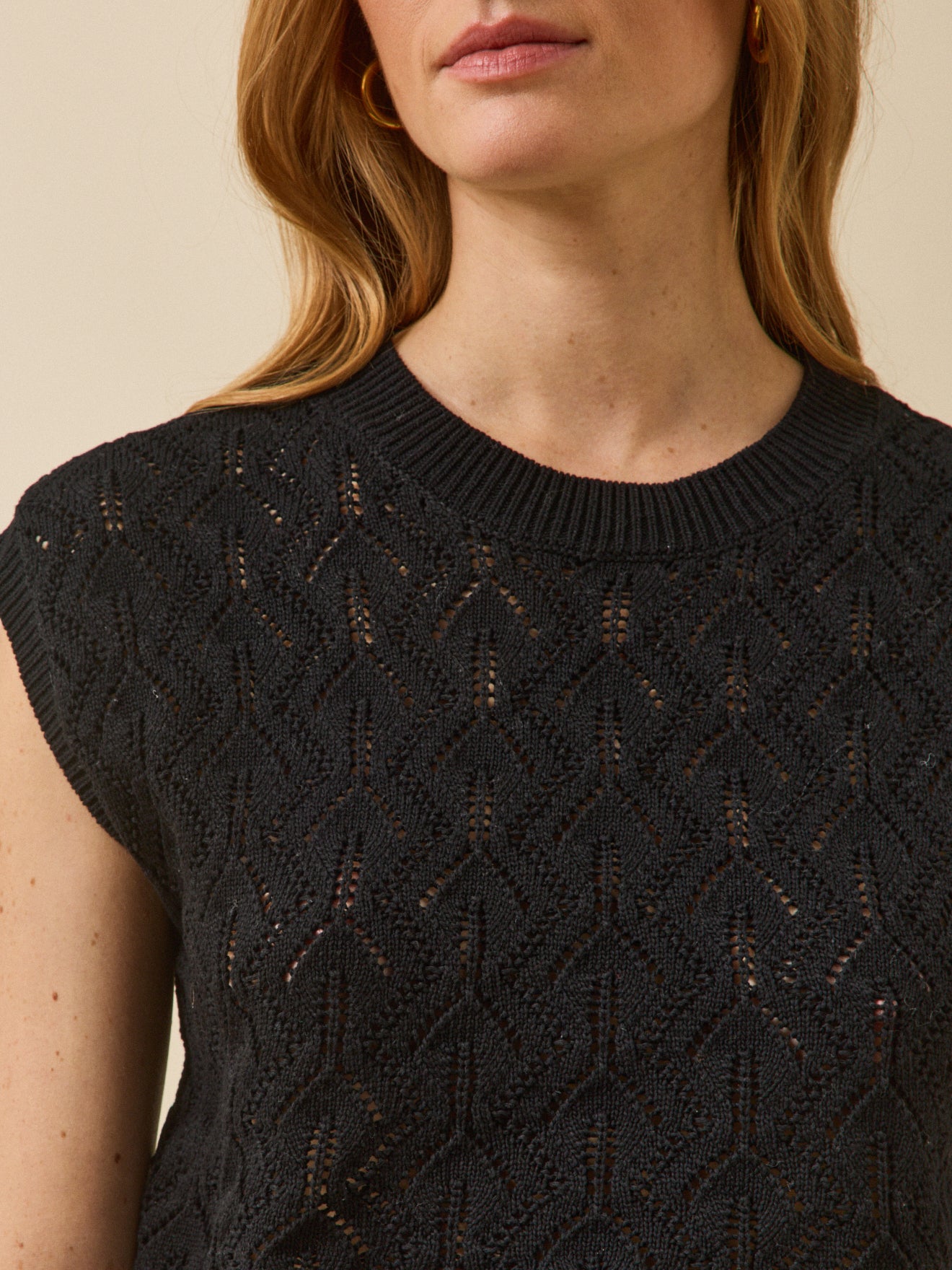 Women's sleeveless organic cotton sweater