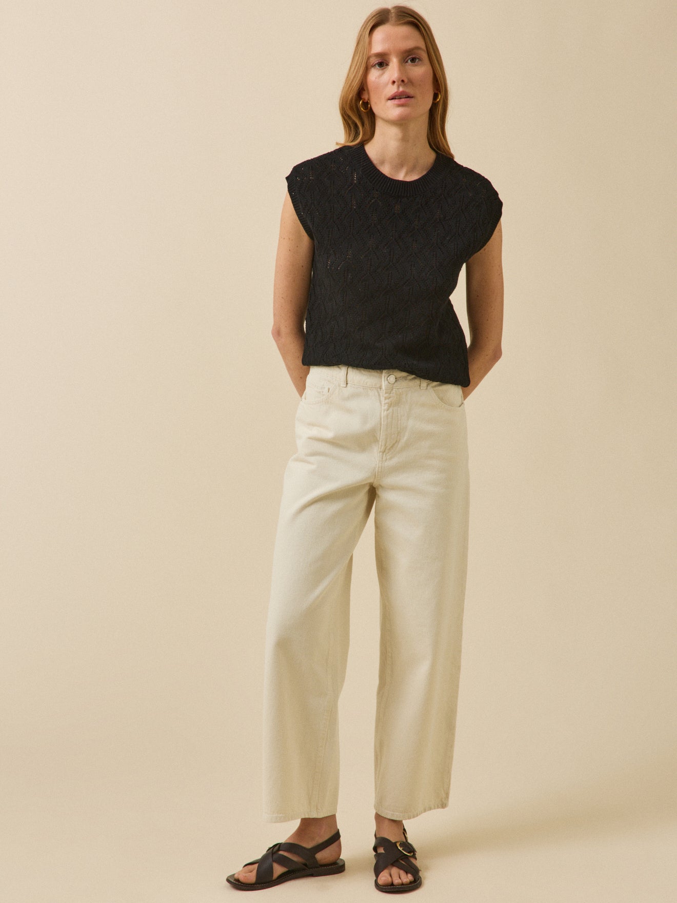 Women's sleeveless organic cotton sweater