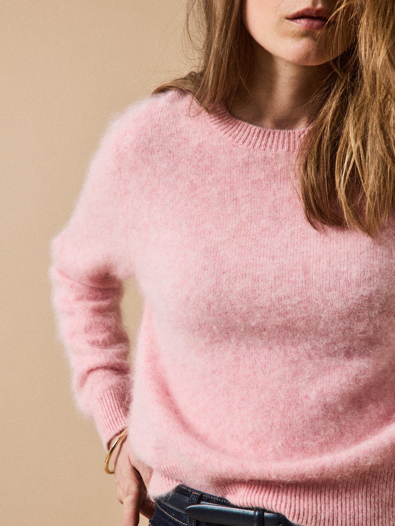 Women's brushed wool sweater with a round neck