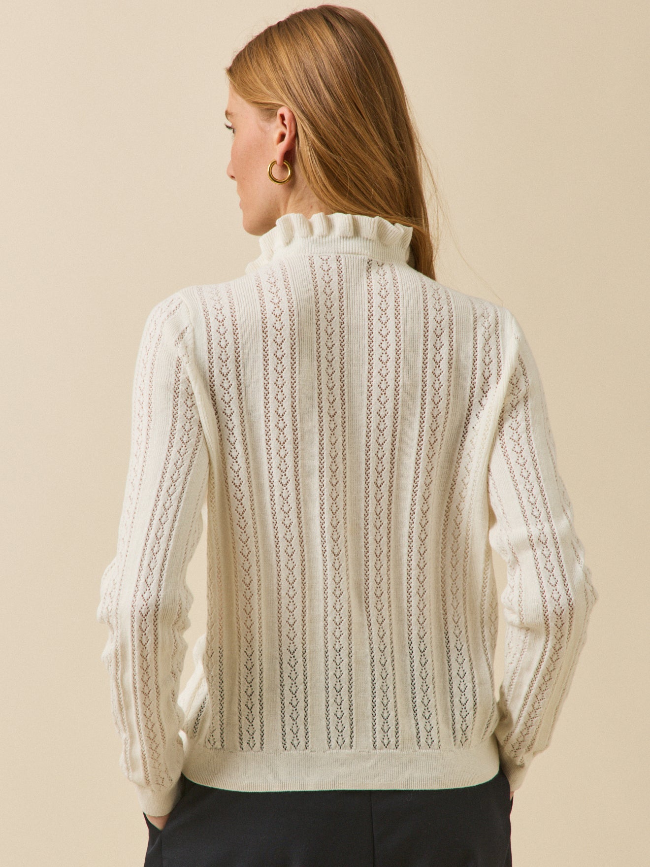 Women's organic cotton and cashmere sweater with ruffled neckline