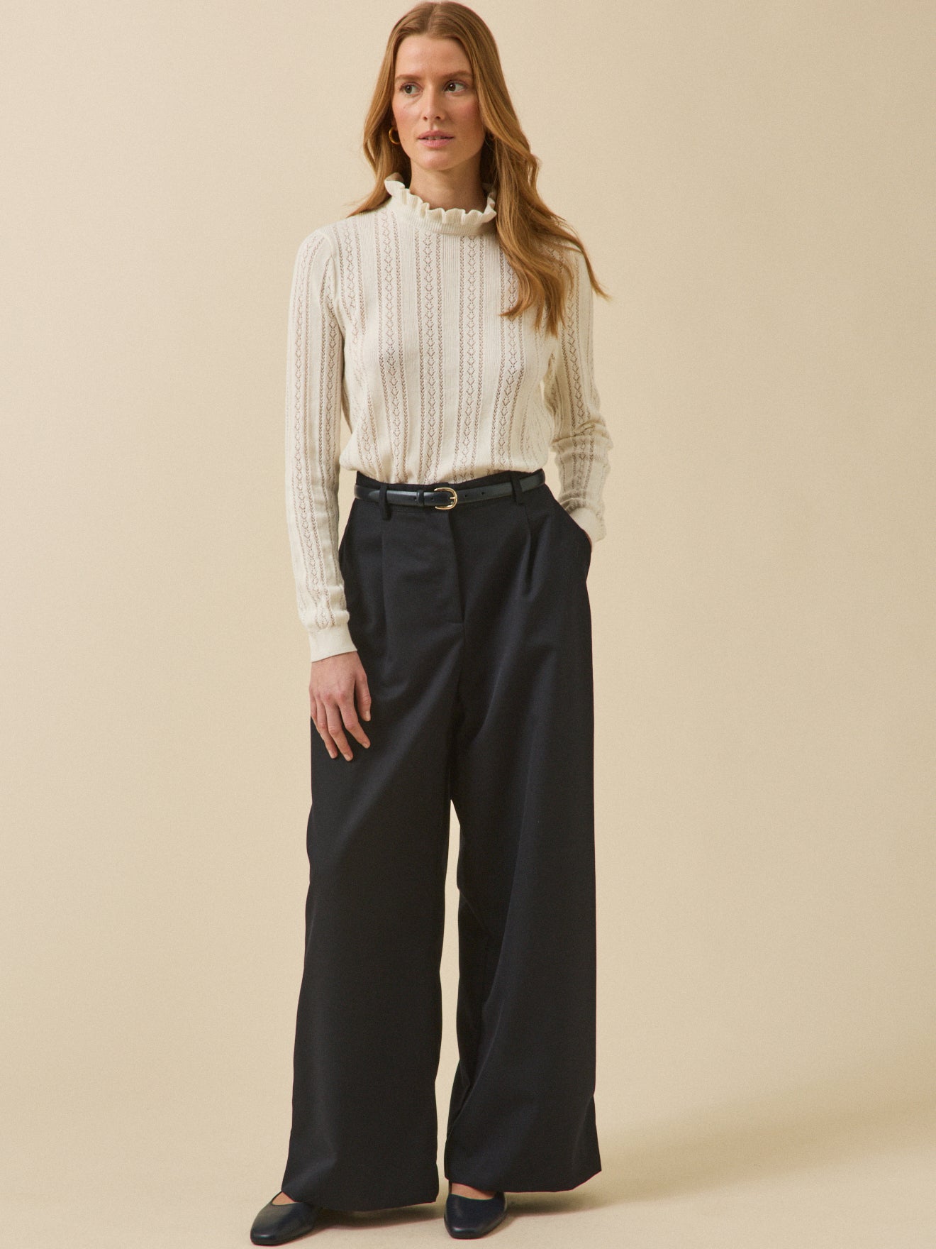 Women's organic cotton and cashmere sweater with ruffled neckline