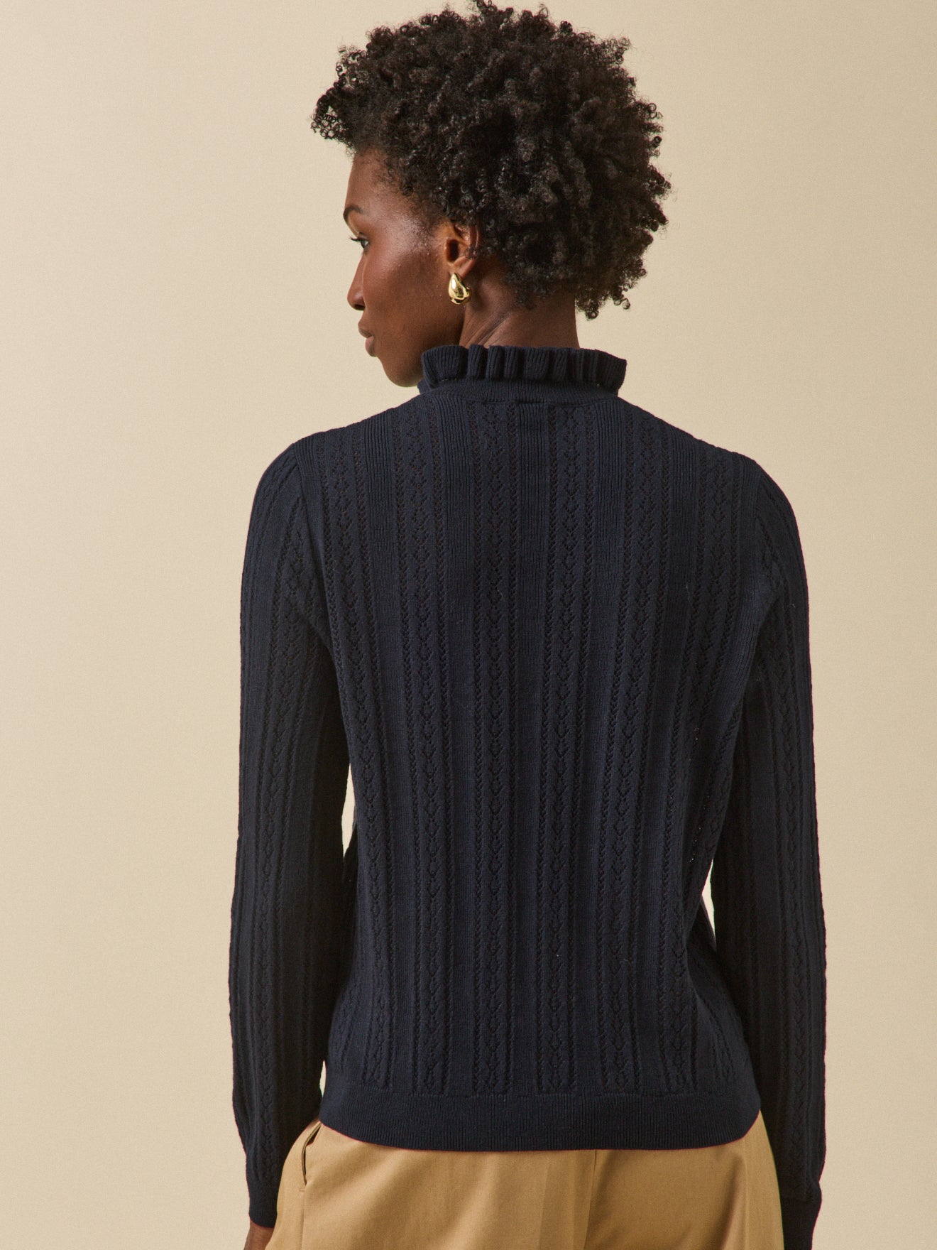 Women's organic cotton and cashmere sweater with ruffled neckline