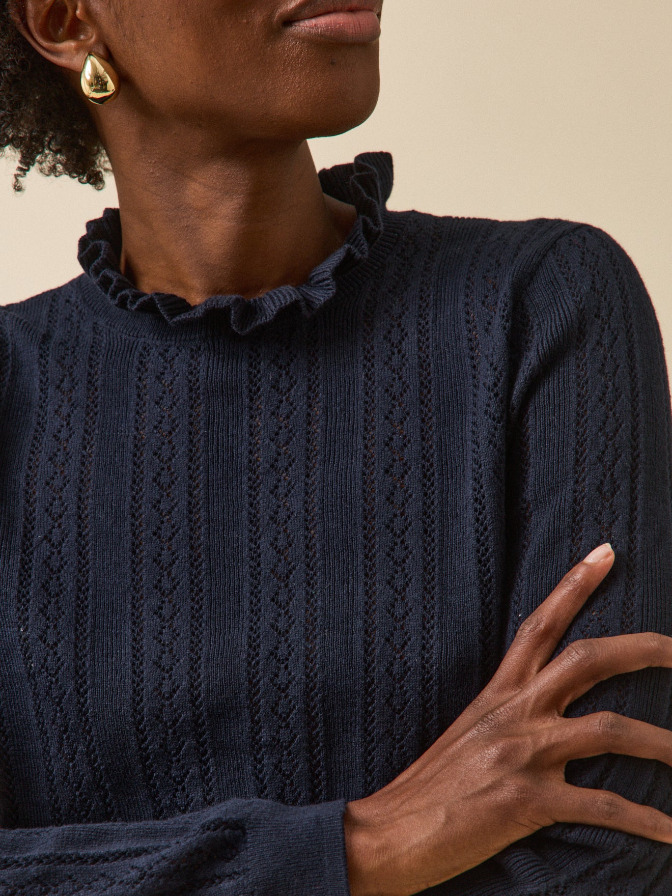 Women's organic cotton and cashmere sweater with ruffled neckline