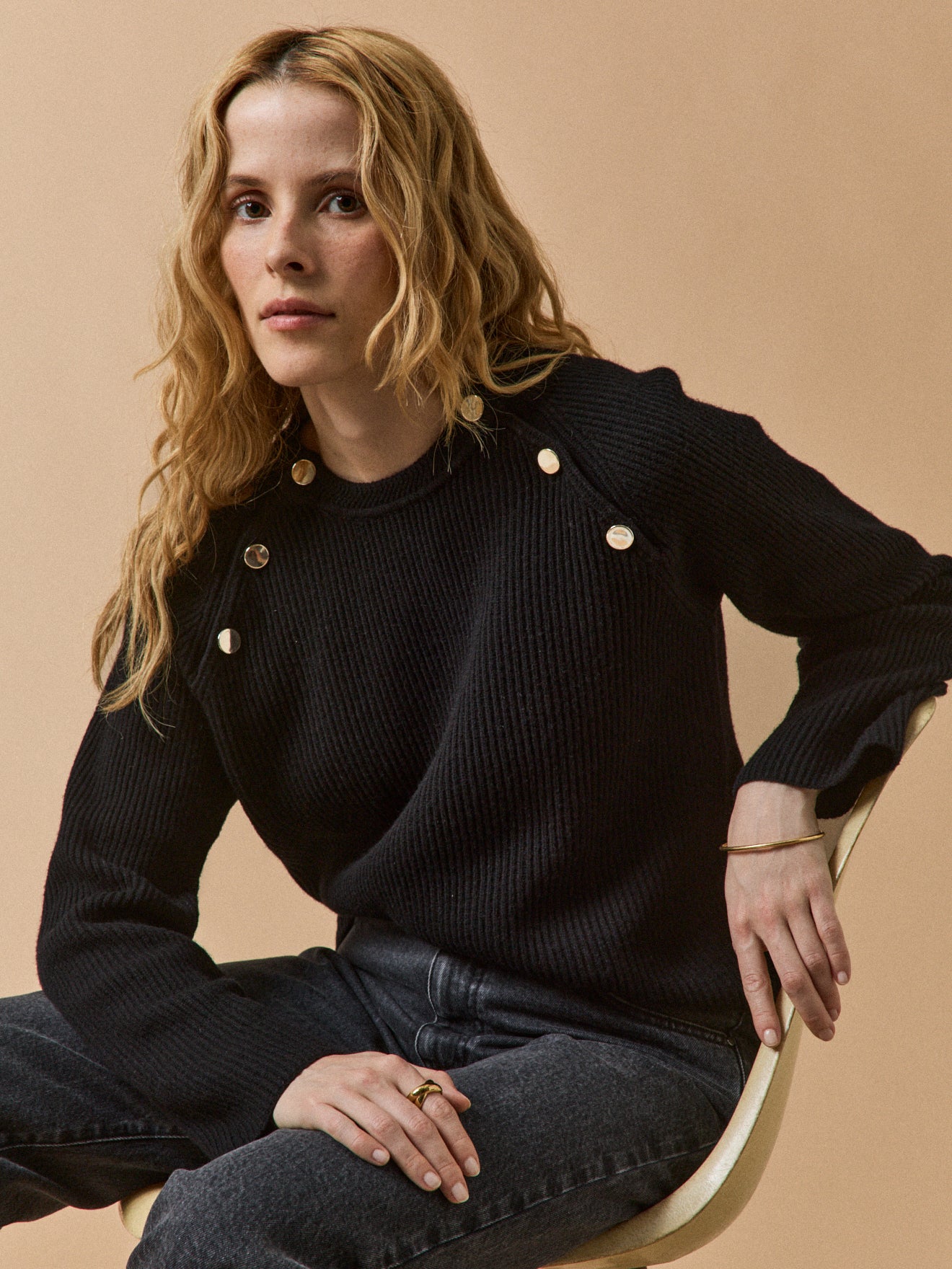 Women's wool-rich ribbed knit sweater