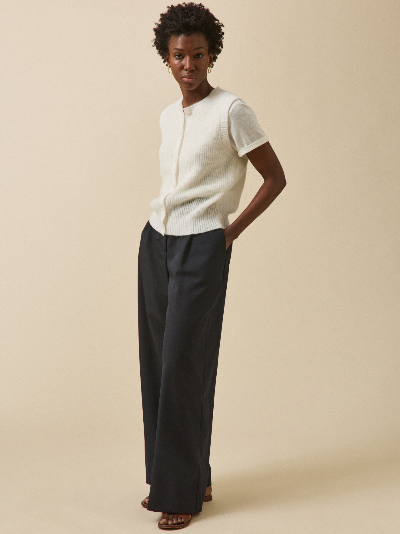 Women's sleeveless wool, alpaca and mohair cardigan