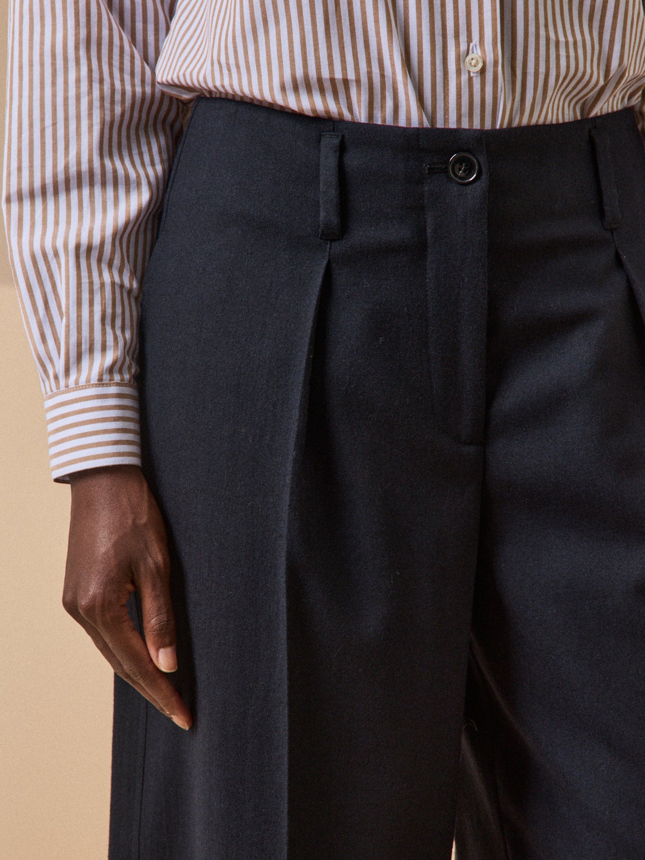 Women's plain woolen flannel Bermuda shorts