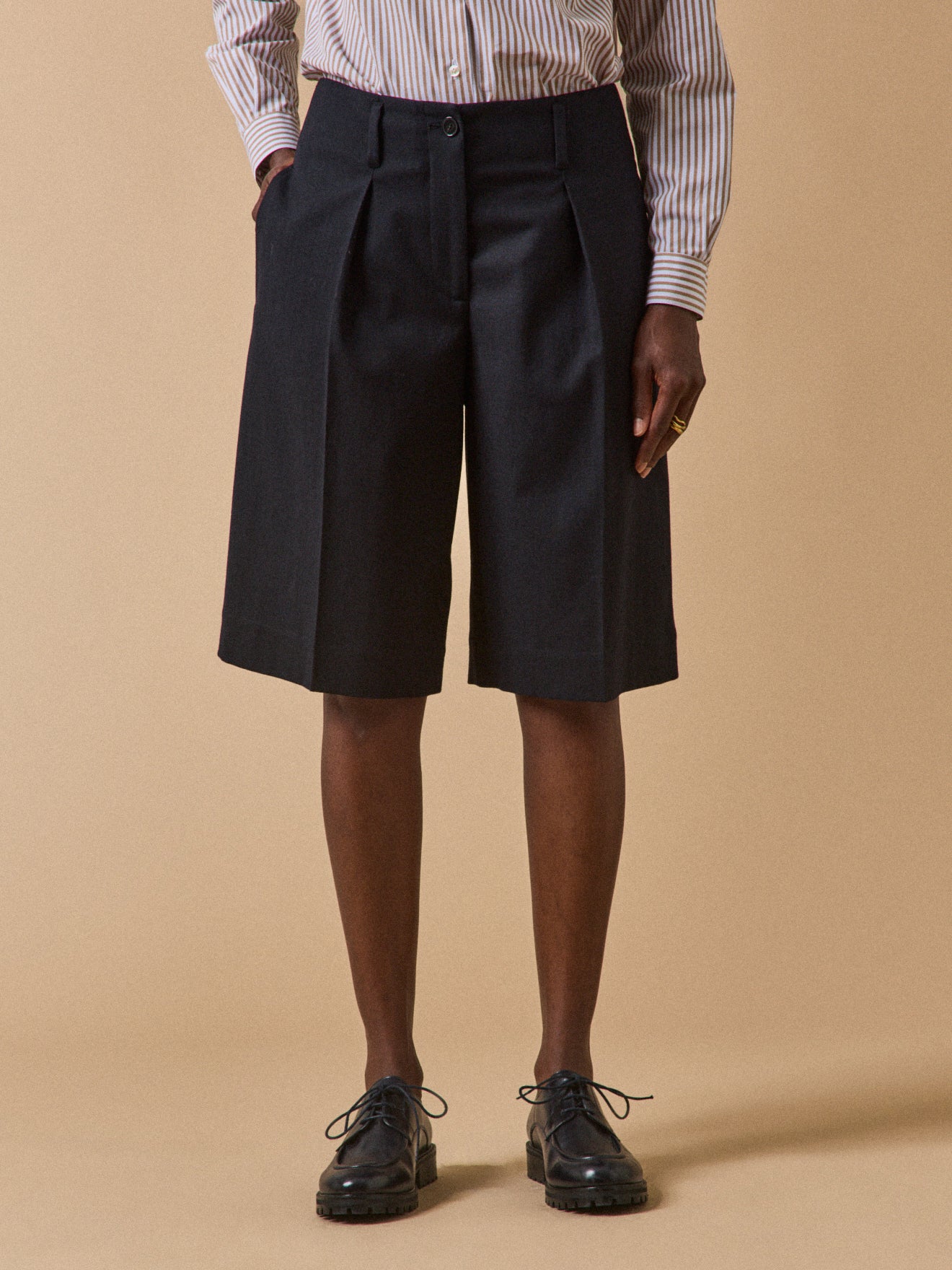 Women's plain woolen flannel Bermuda shorts