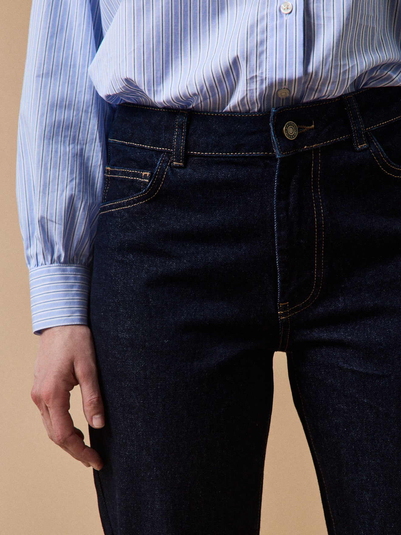 Women's organic cotton Claire Mom jeans with eco-friendly wash