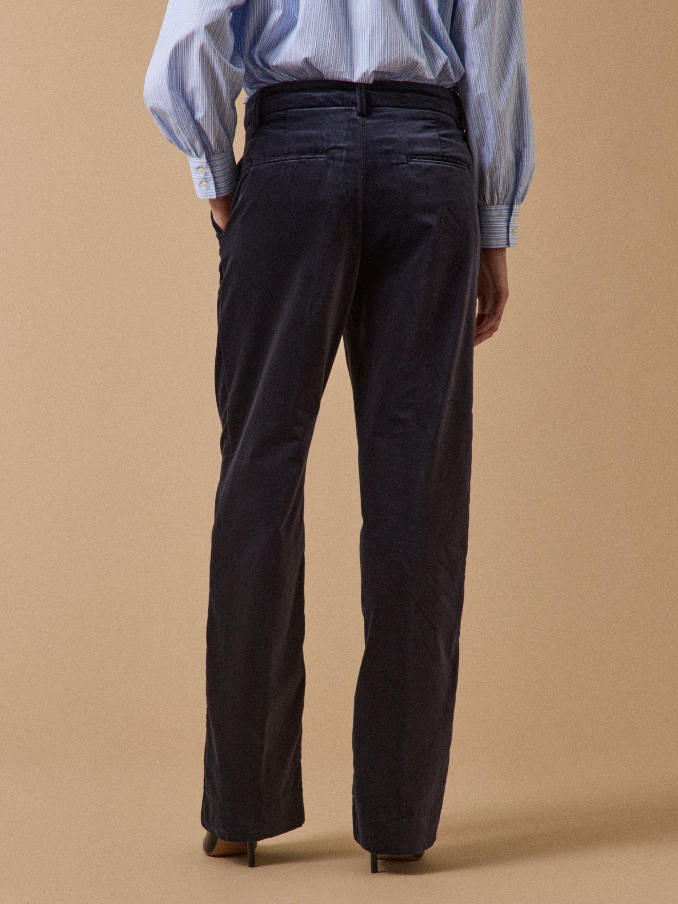 Women's smooth velour Lea cigarette trousers