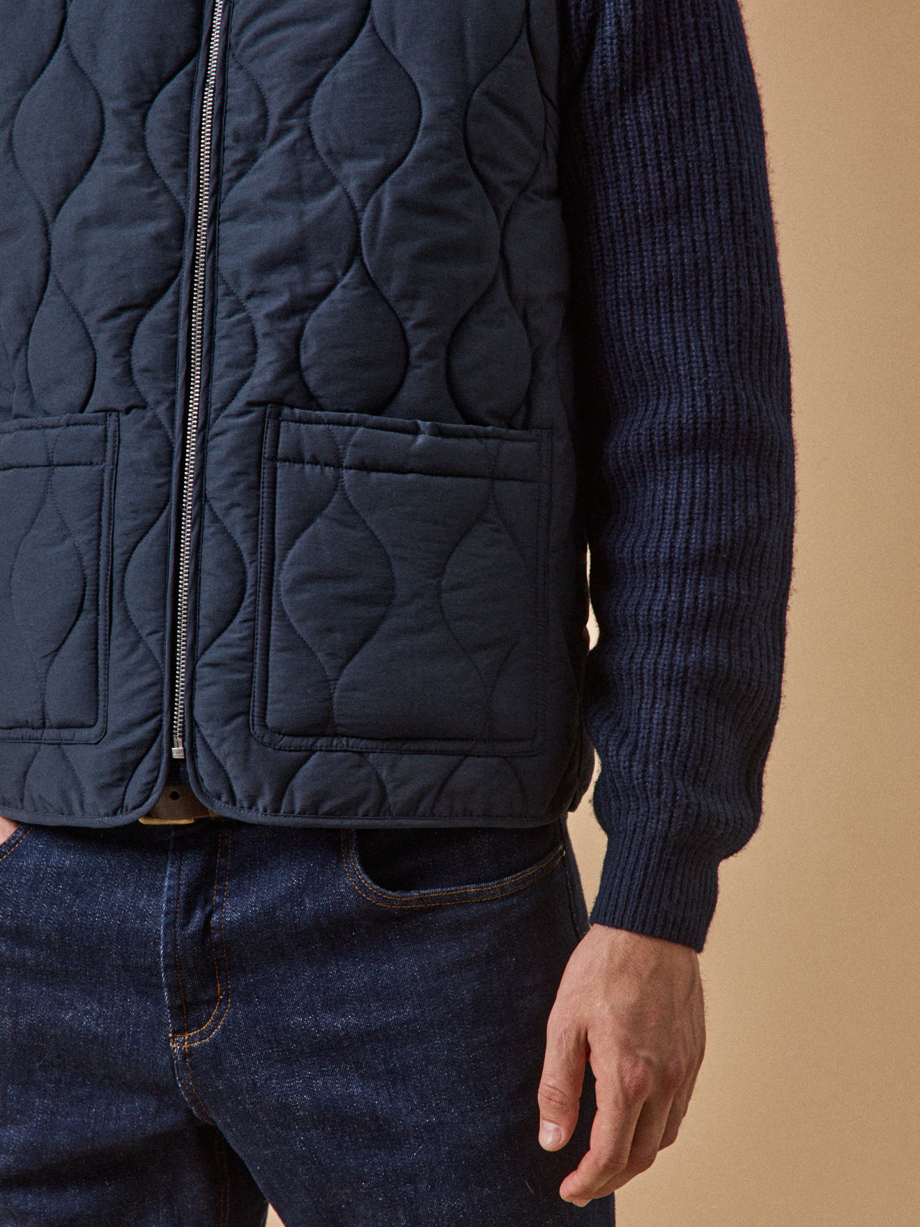 Men's sleeveless quilted zip jacket