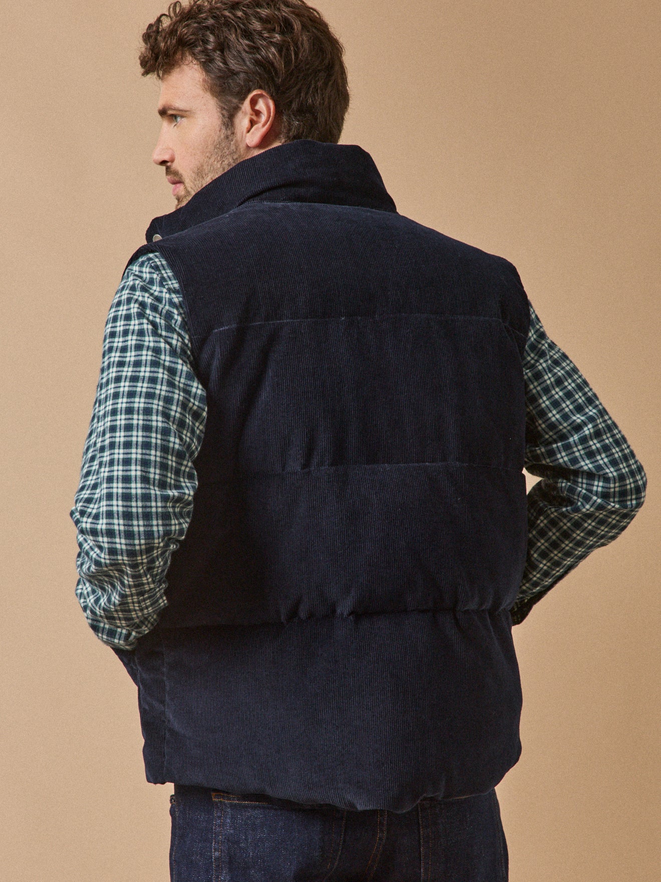 Men's sleeveless, quilted corduroy jacket