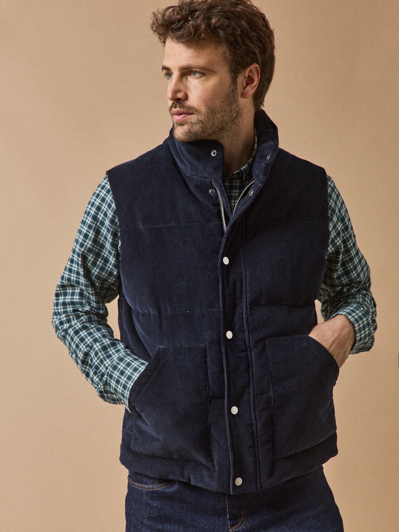 Men's sleeveless, quilted corduroy jacket