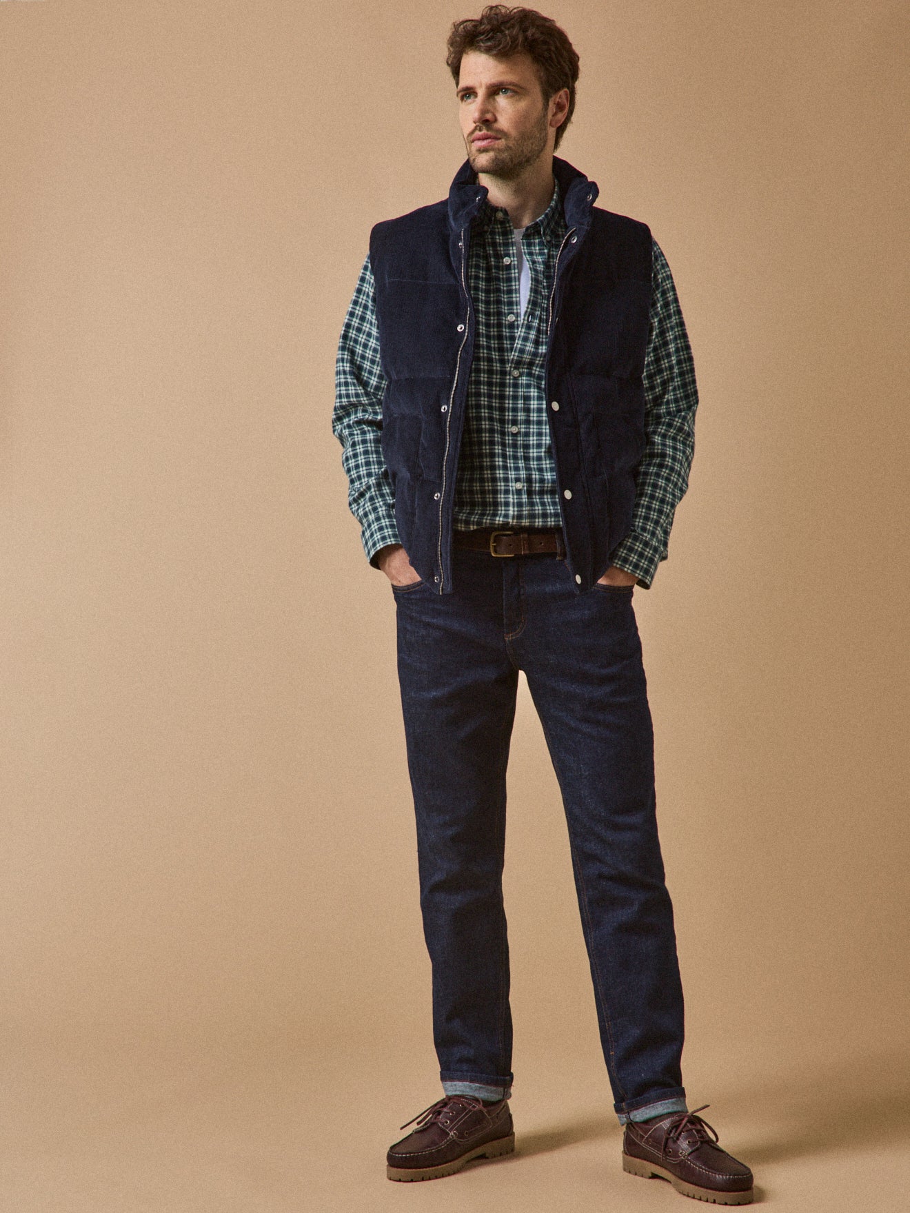 Men's sleeveless, quilted corduroy jacket