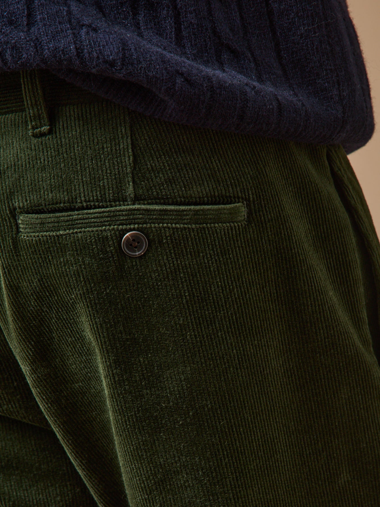 Men's regular fit corduroy chinos