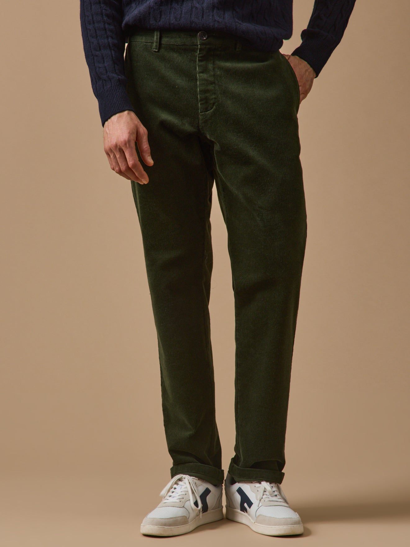 Men's regular fit corduroy chinos