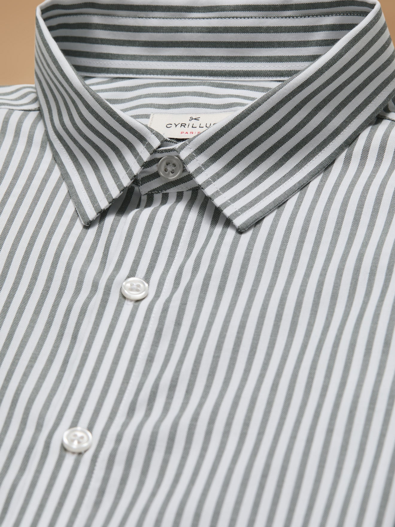 Men's contemporary striped shirt