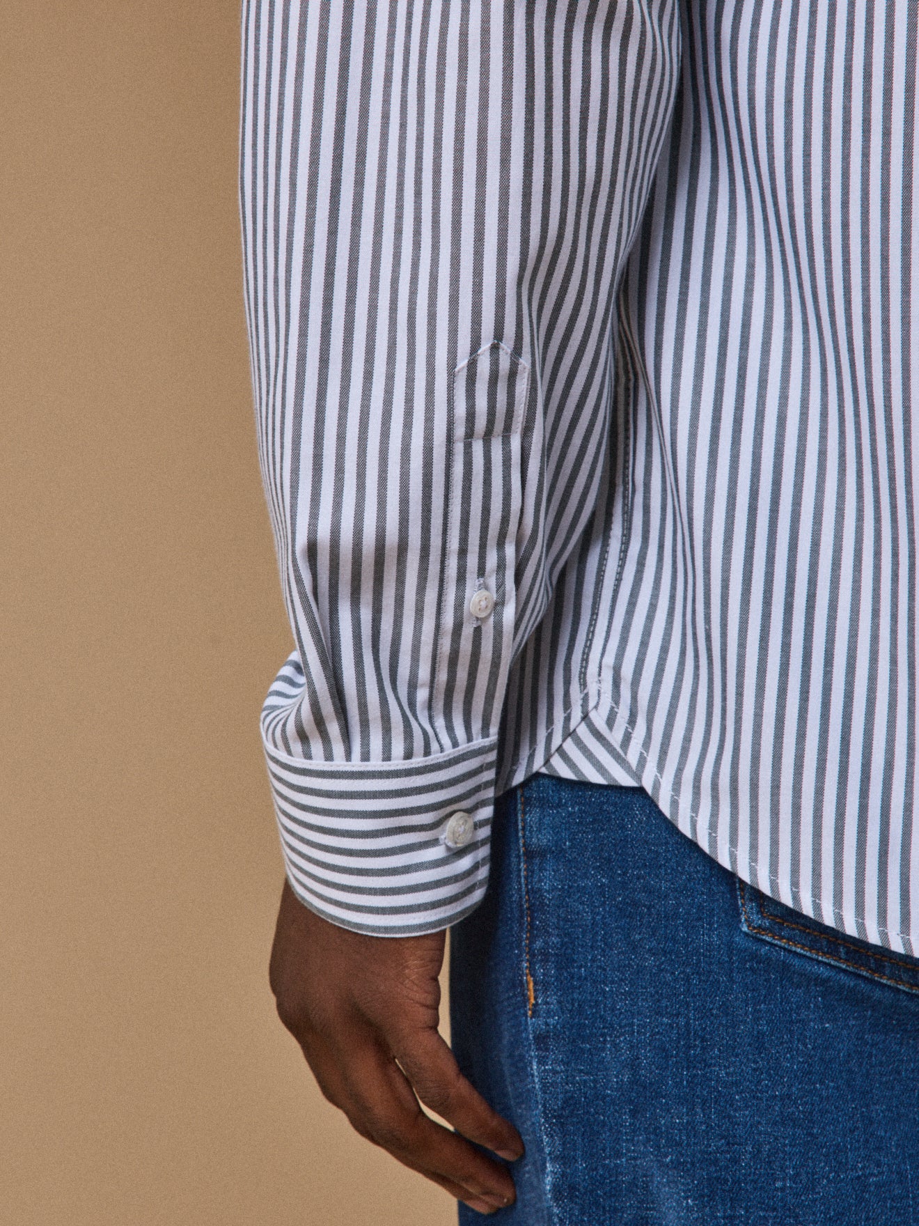 Men's contemporary striped shirt