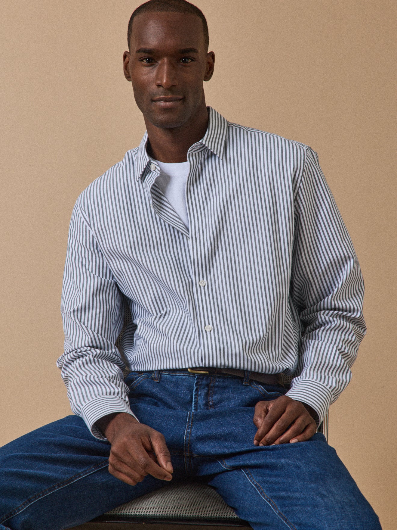 Men's contemporary striped shirt
