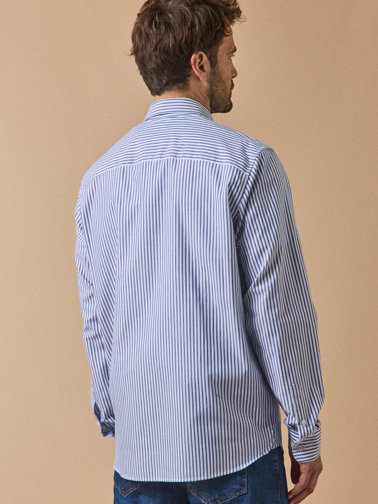 Men's contemporary striped shirt