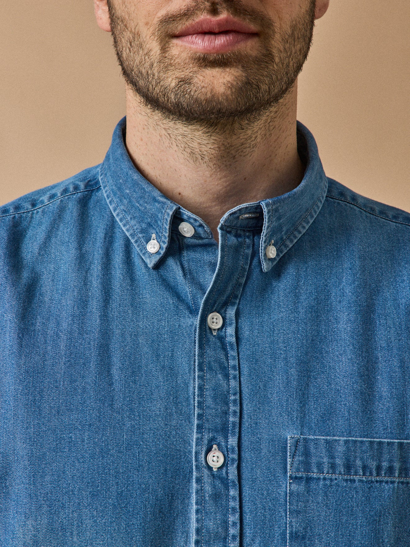 Chemise en jean homme coupe contemporaine