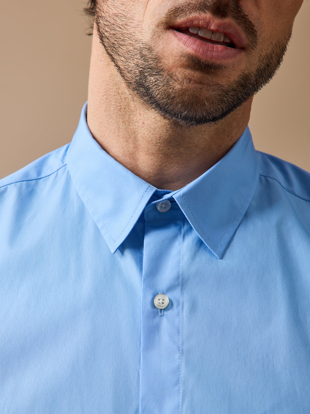 Men's solid poplin shirt - classic contemporary style