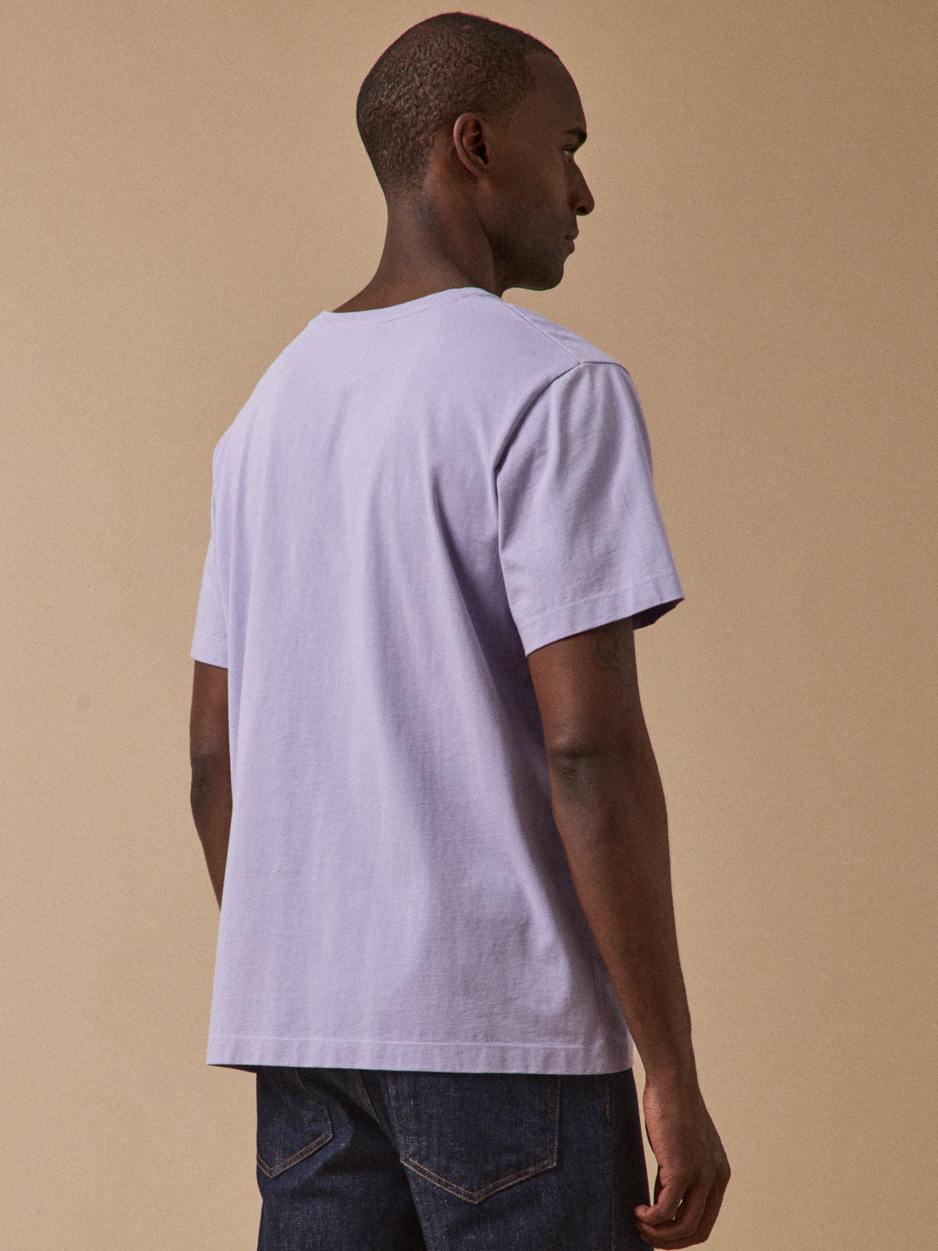 Men's plain embroidered T-shirt made with organic cotton