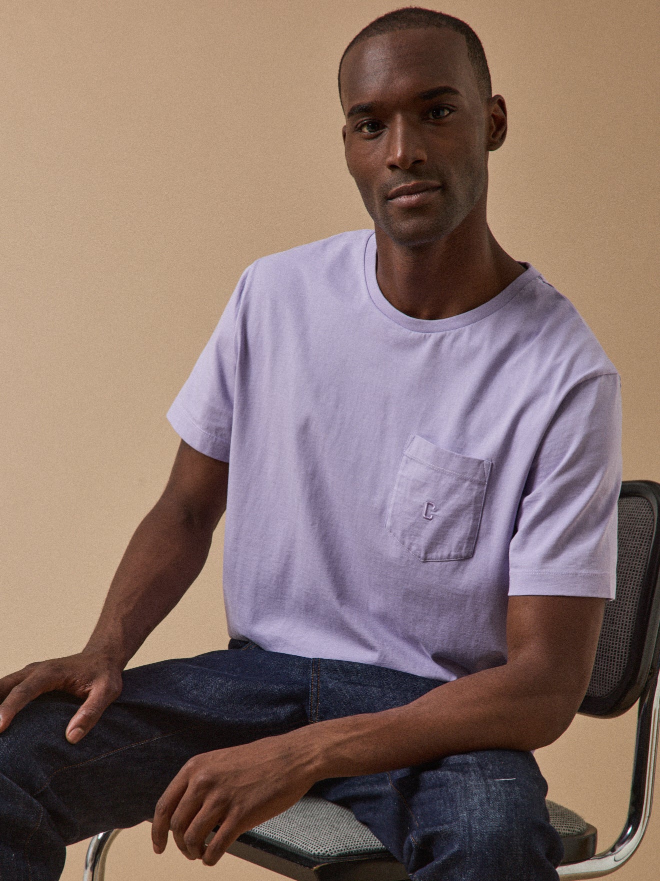 Men's plain embroidered T-shirt made with organic cotton