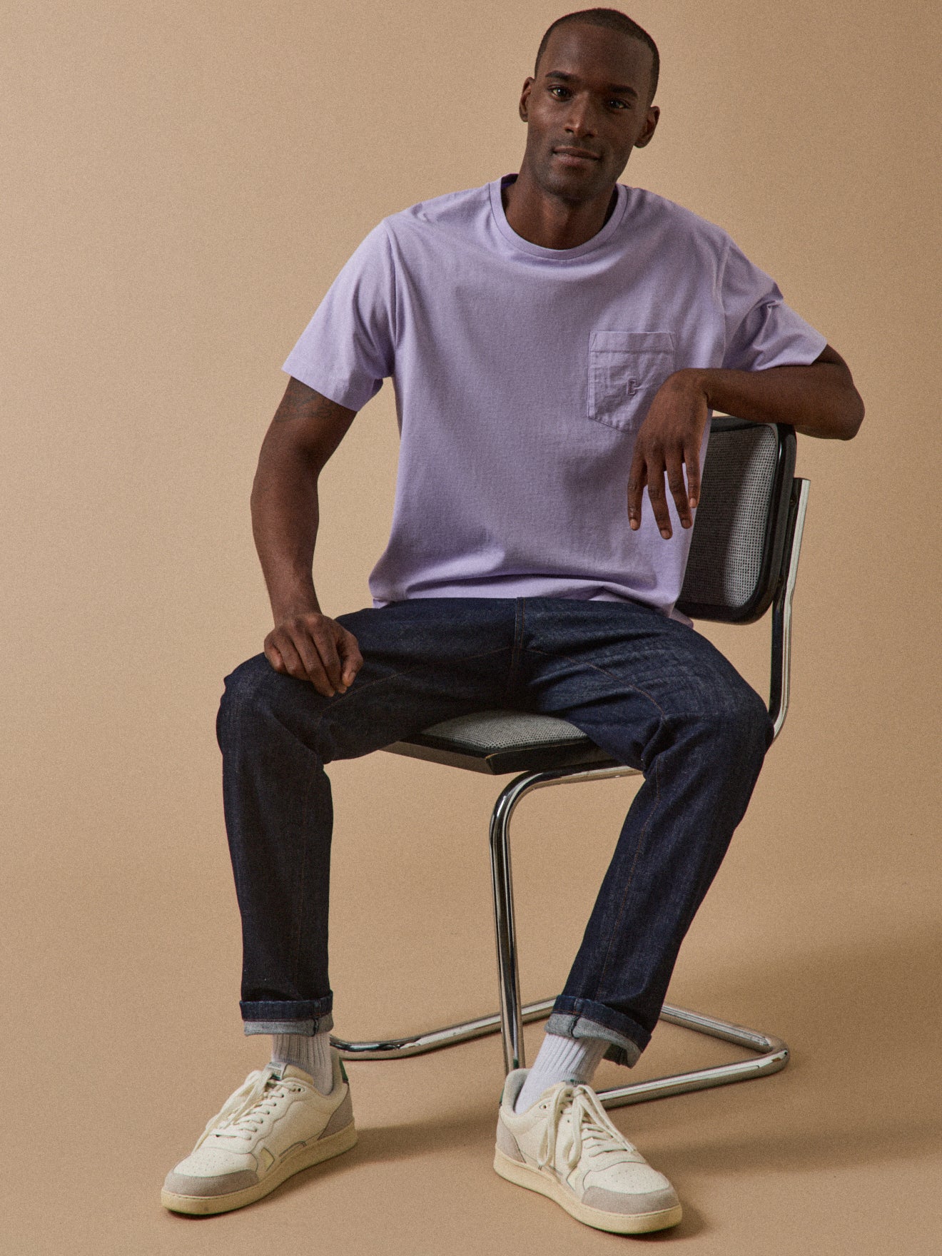 Men's plain embroidered T-shirt made with organic cotton